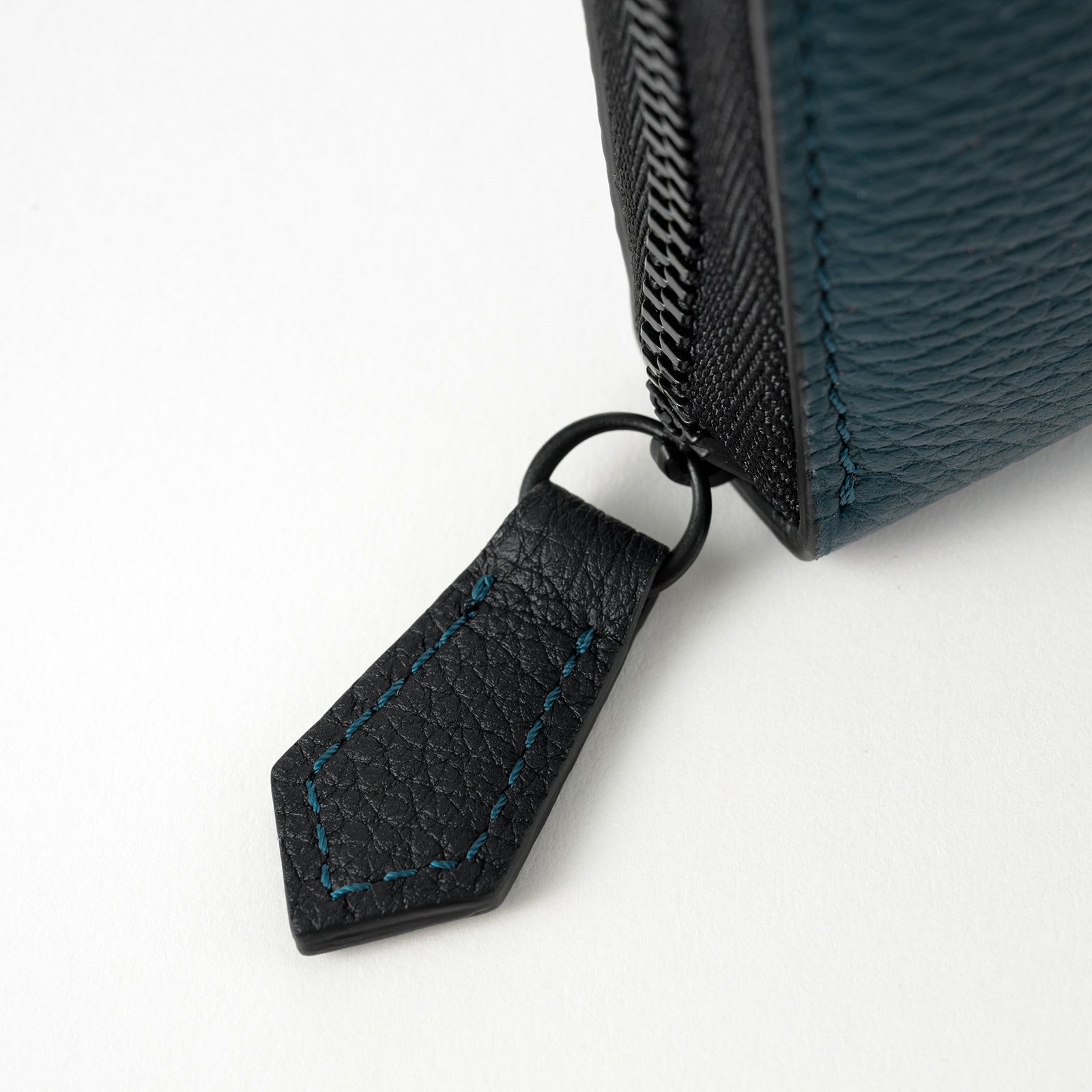 Bicolor round zipper organizer in Togo leather