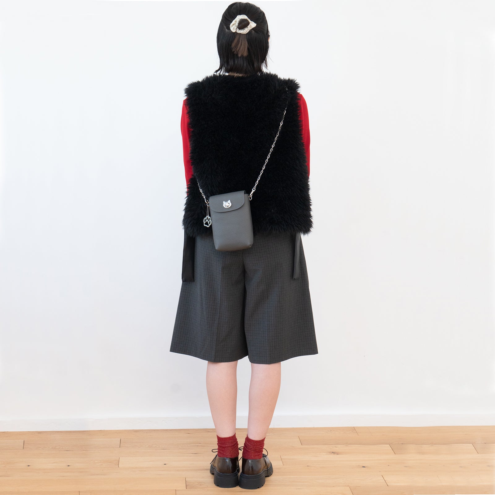 フルーニャスマホポシェット   キュイール・マッシュ  /  グラファイト