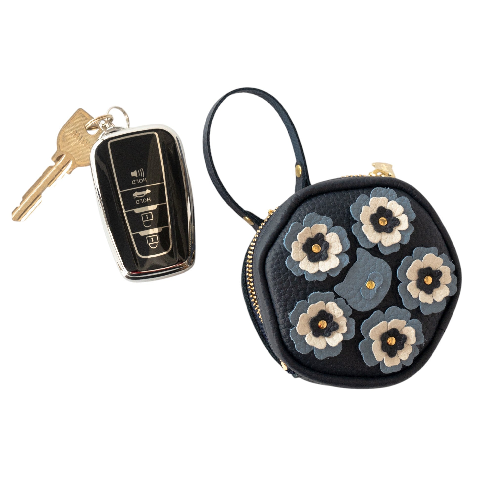 [Pre-order sales: 5/15 (Fri) 22:00 - 5/17 (Sun)] Flower Nyans Charm Pouch - Cuir Mâché / Bleu Nuit