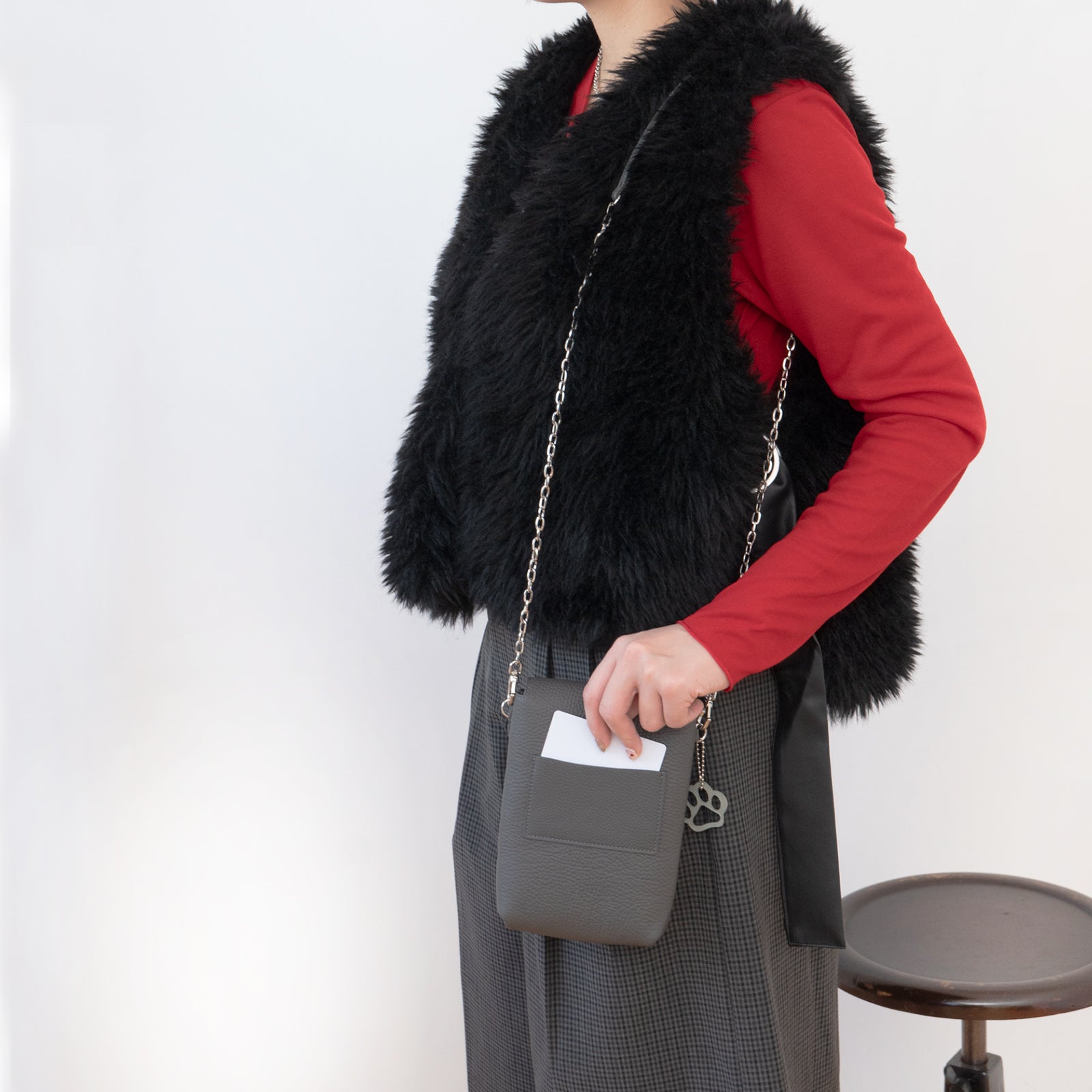 フルーニャスマホポシェット   キュイール・マッシュ  /  グラファイト