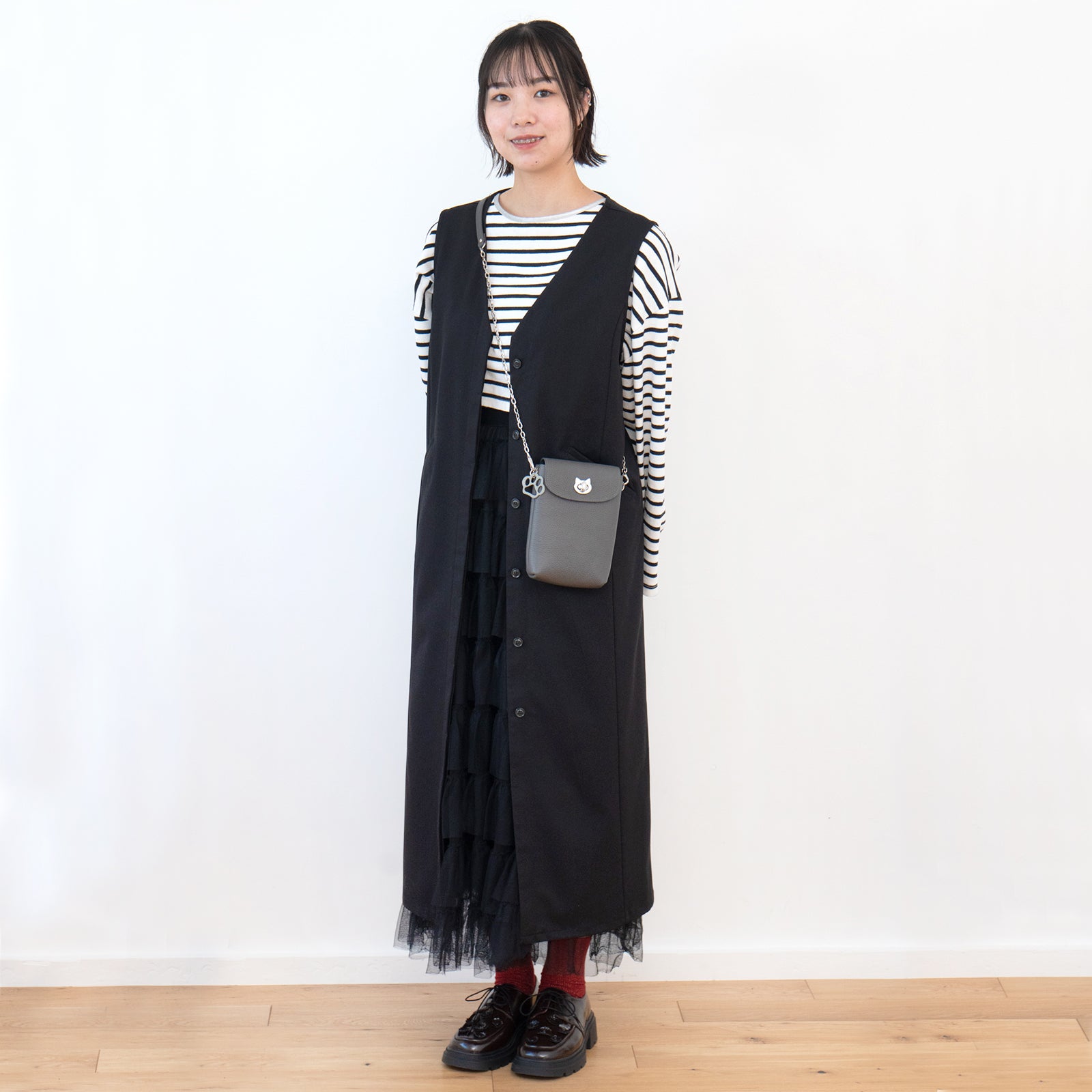 フルーニャスマホポシェット   キュイール・マッシュ  /  グラファイト