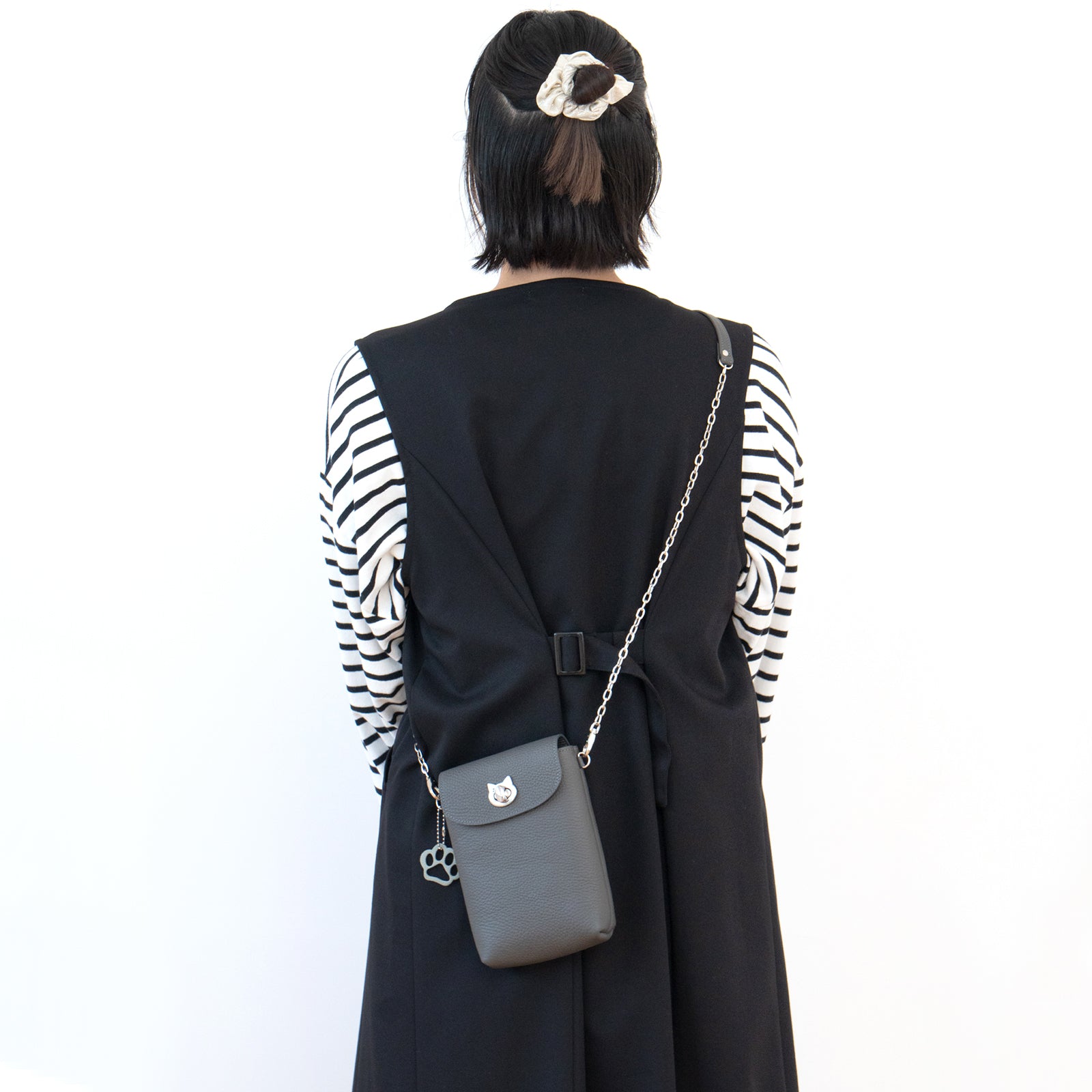 フルーニャスマホポシェット   キュイール・マッシュ  /  グラファイト