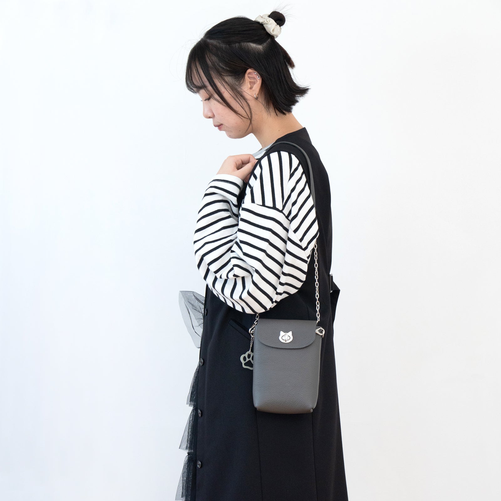 フルーニャスマホポシェット   キュイール・マッシュ  /  グラファイト