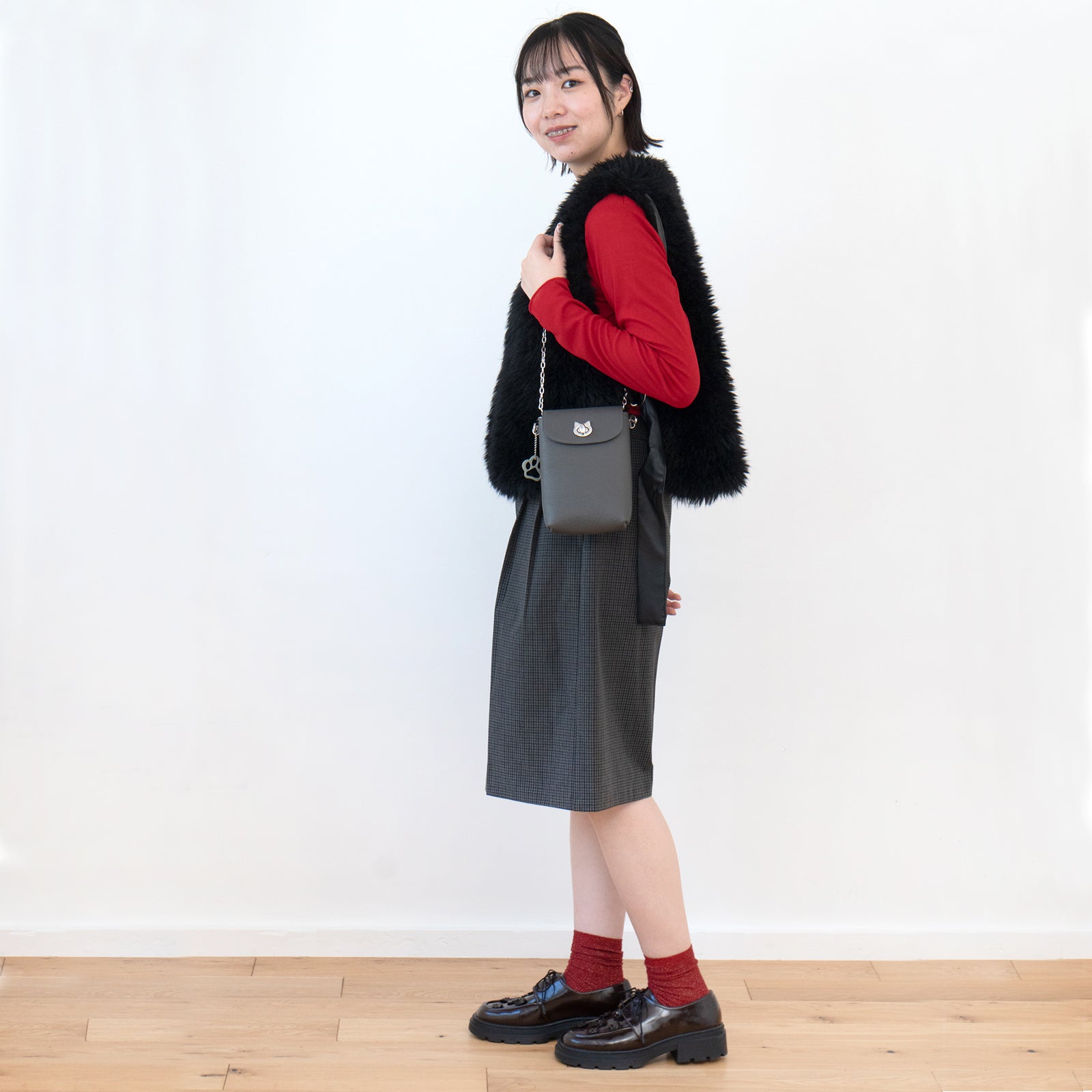 フルーニャスマホポシェット   キュイール・マッシュ  /  グラファイト