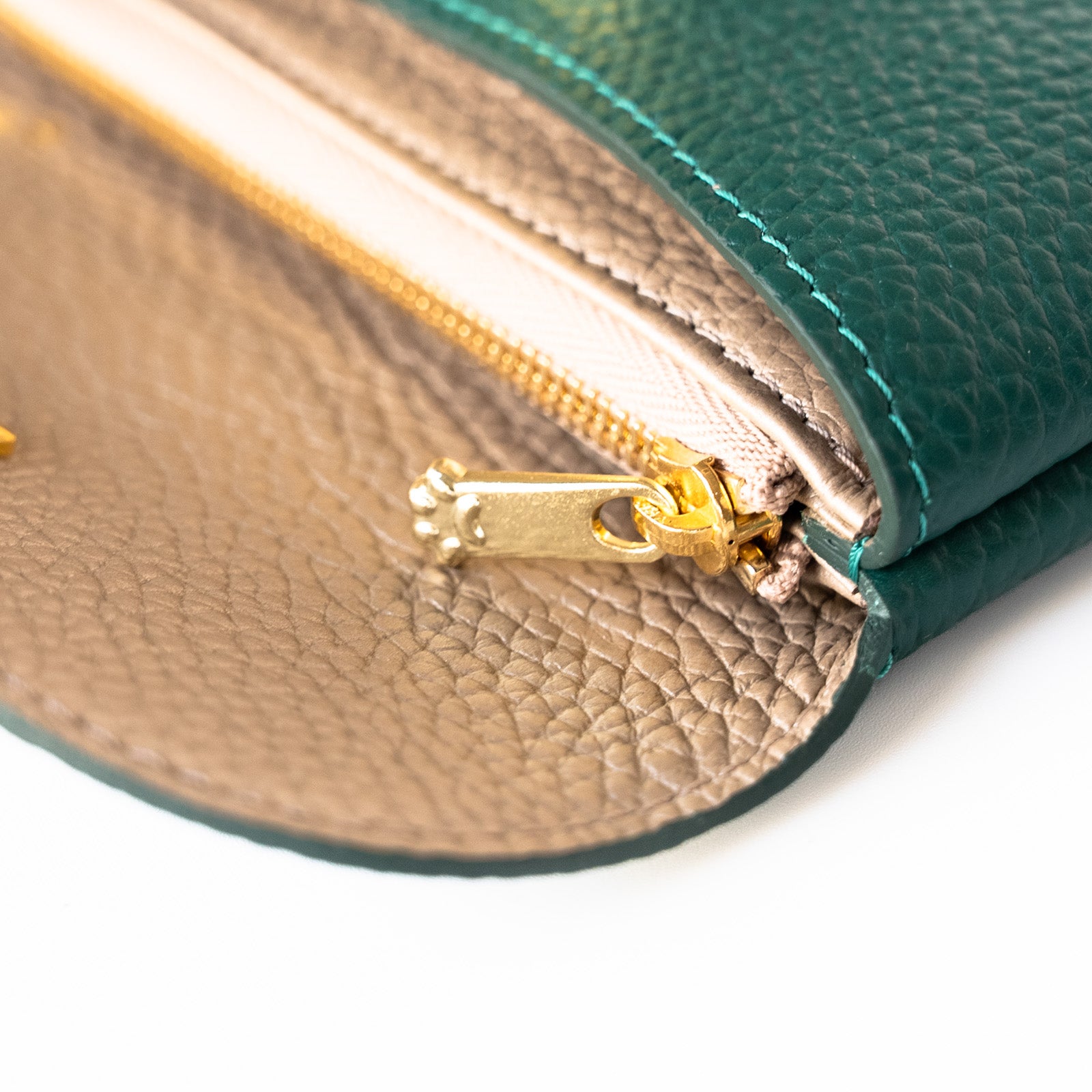 [Limited Color] Flap Wallet Frunja Medium Cuir Mash / Emerald x Champagne Gold