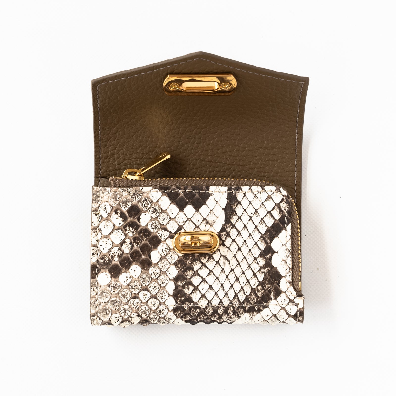 Handy wallet with L shaped fastener / Python