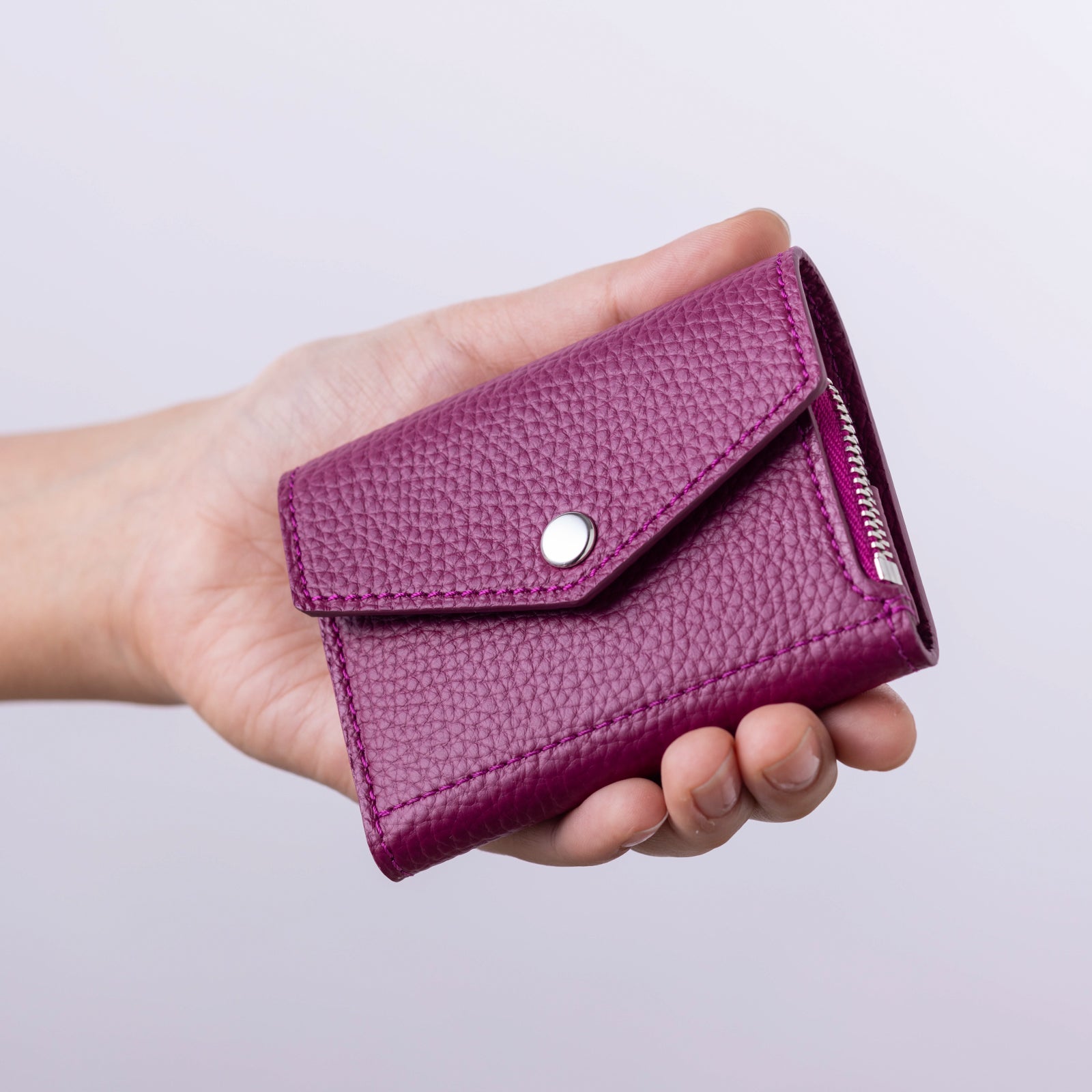 Handy wallet with L shaped fastener / Cuir Mash