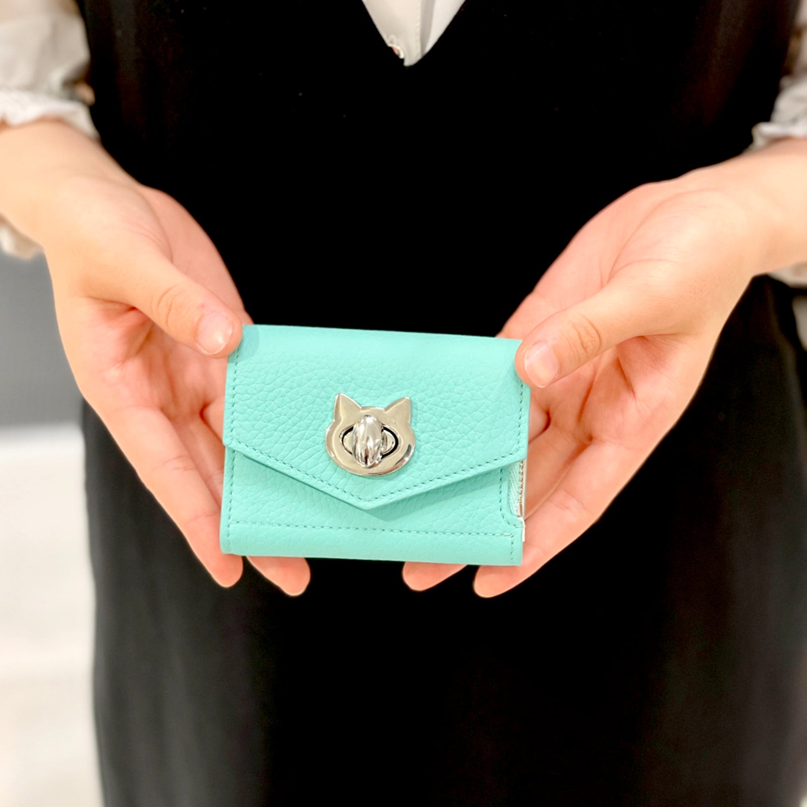 [Only available for pre-order on Saturday, June 22nd] Handy Wallet - NAPELLA Taurillon Clemence / Tiffany Blue