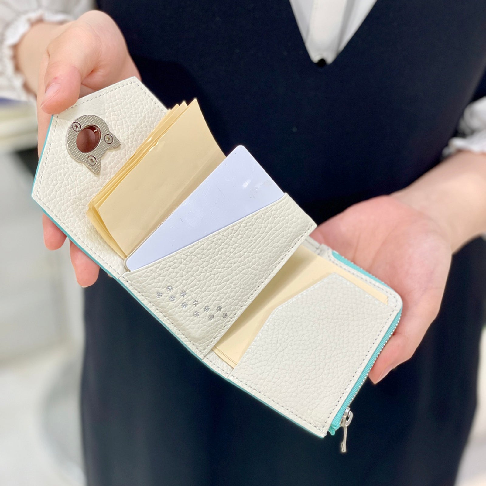 [Only available for pre-order on Saturday, June 22nd] Handy Wallet - NAPELLA Taurillon Clemence / Tiffany Blue