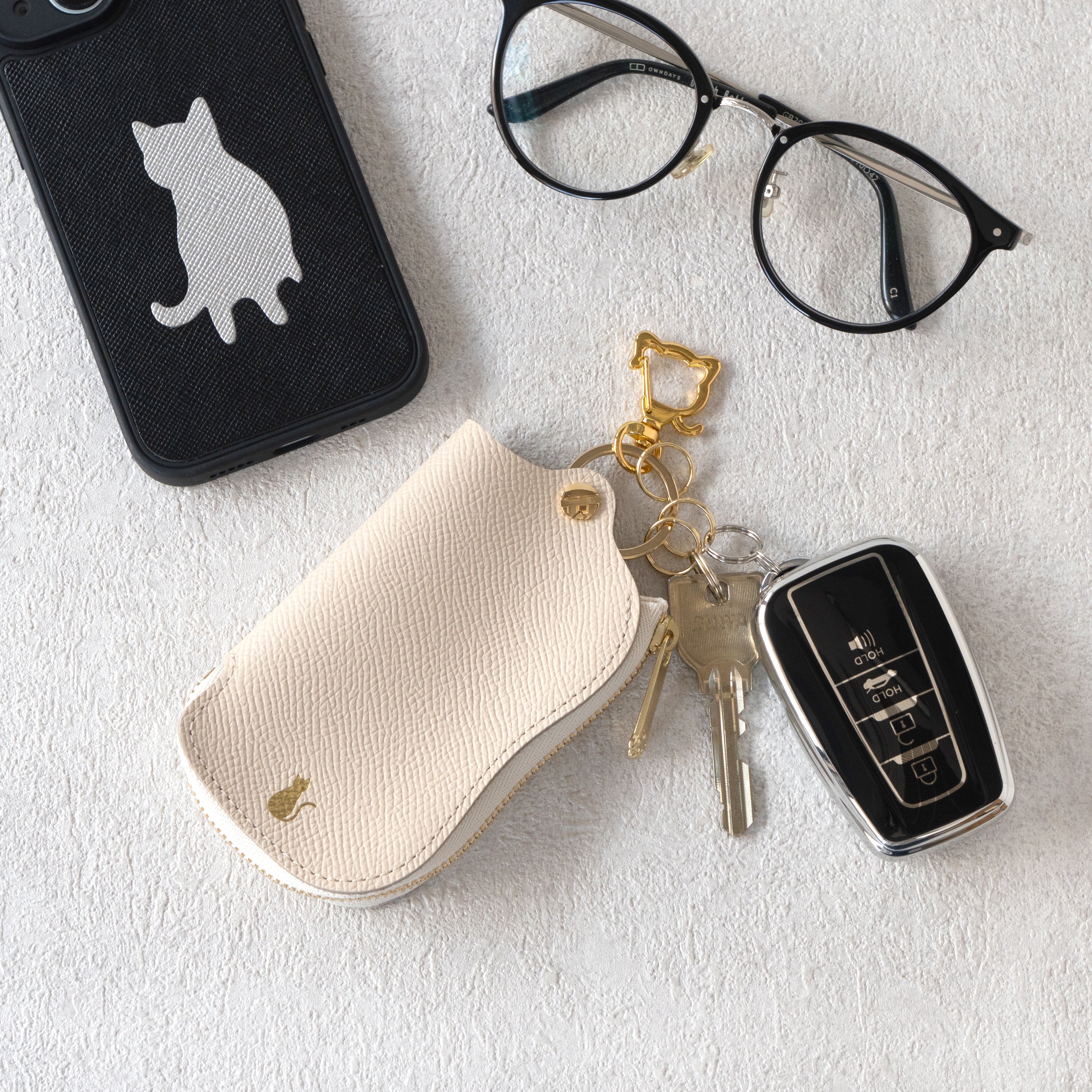 スマートキーケース　キュイール・ミネルバ  /  ヴァニラ