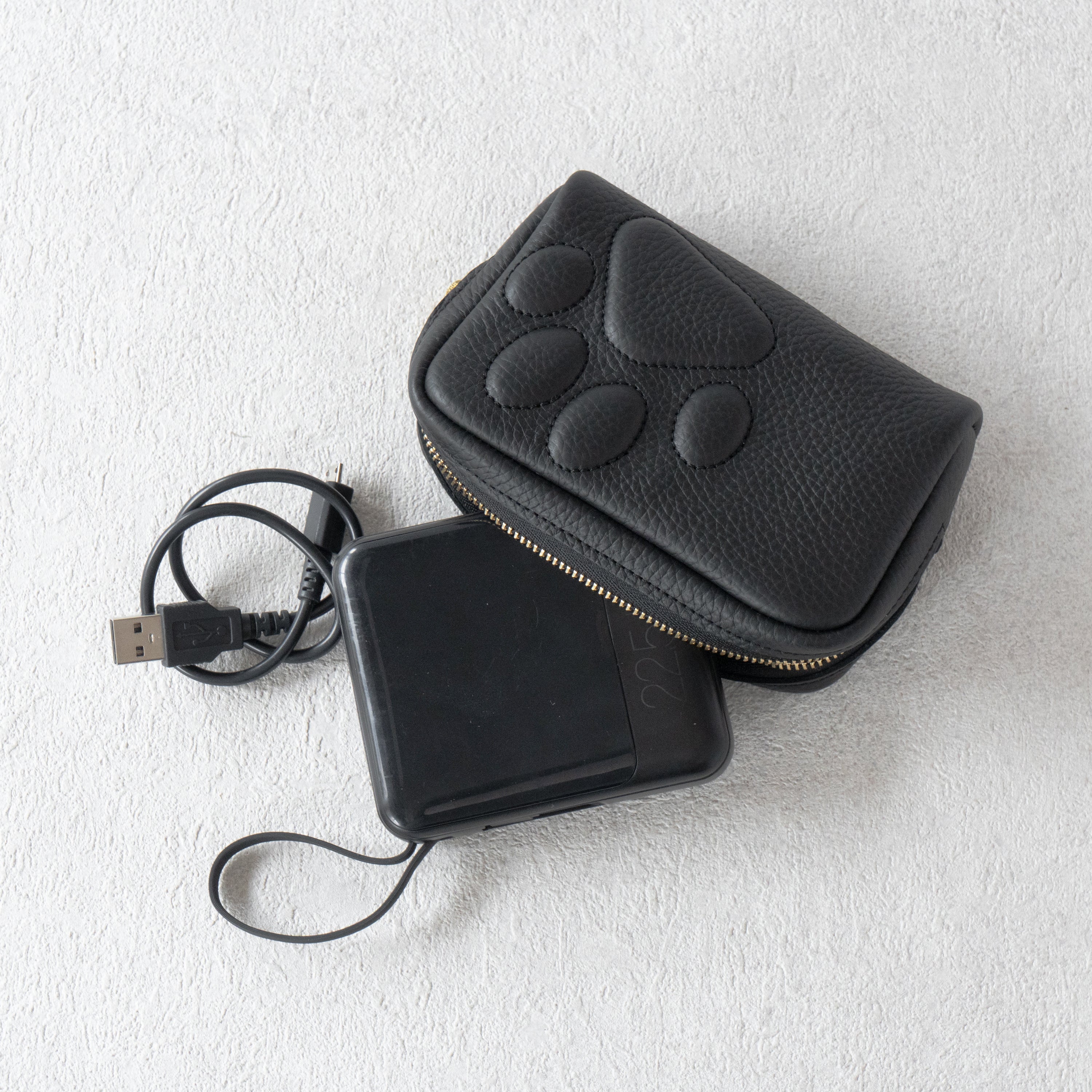 PAWキューブポーチ　キュイール・マッシュ /  ブラック