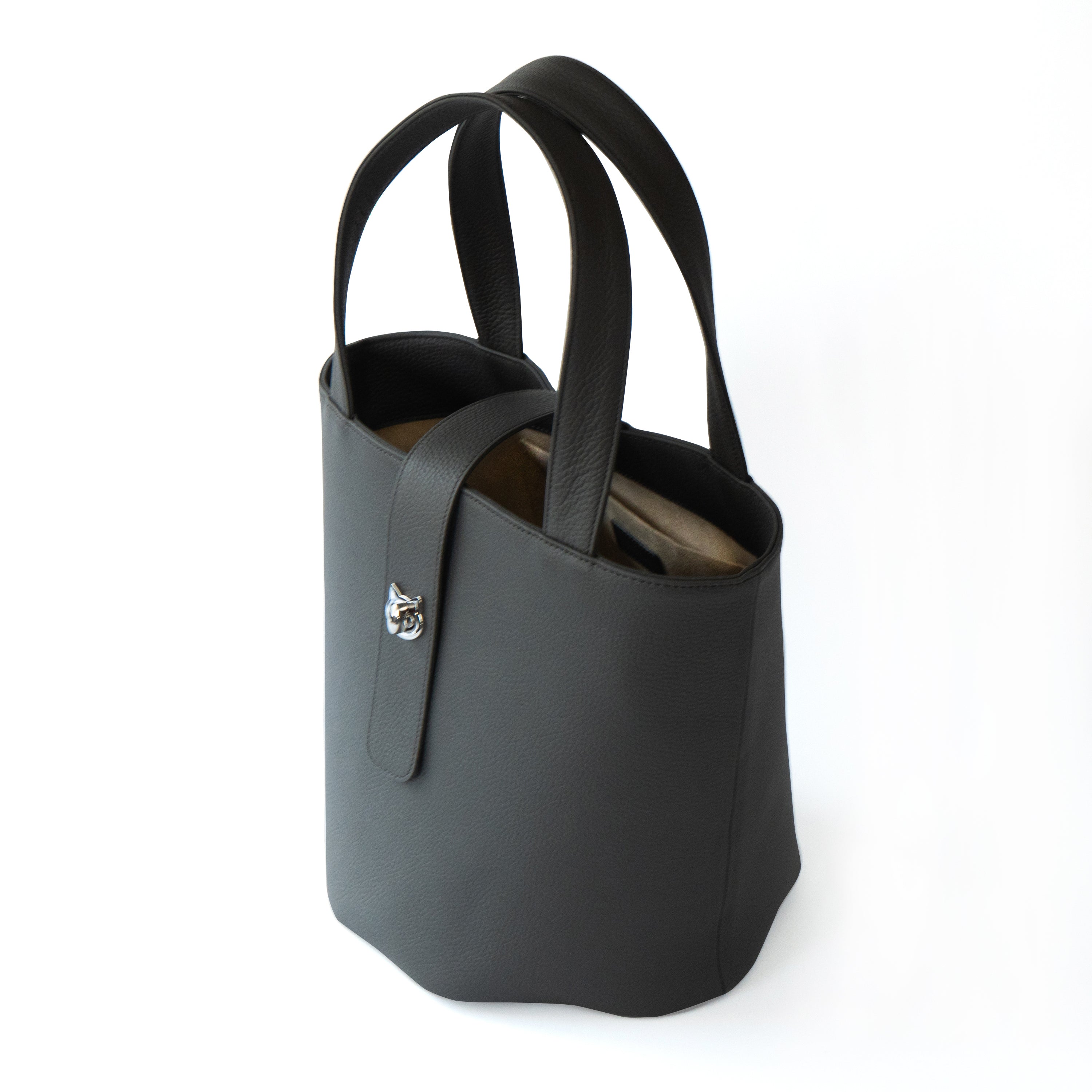 バケットバッグ・PAW グランデ     キュイール・マッシュ  /  グラファイト