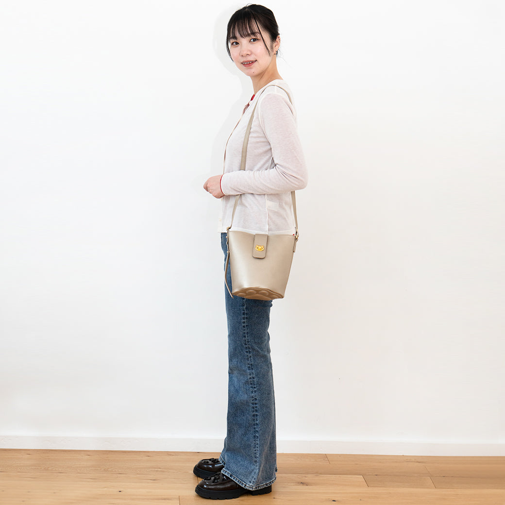 【期間限定：4/24(金)22:00〜26(日)】【受注生産】 ショルダーバッグ  PAW (パウ)   キュイール・マッシュ / シャンパンゴールド