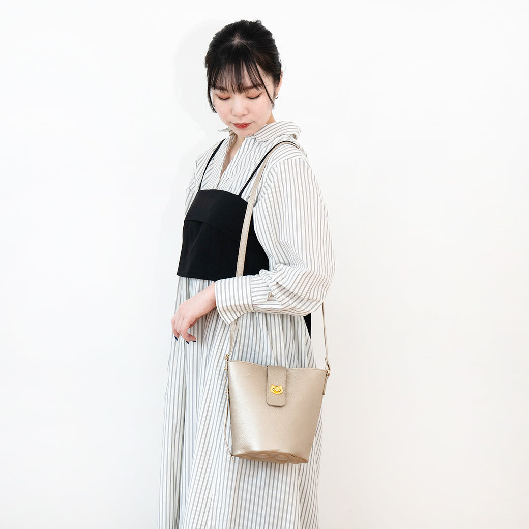 【期間限定：4/24(金)22:00〜26(日)】【受注生産】 ショルダーバッグ  PAW (パウ)   キュイール・マッシュ / シャンパンゴールド