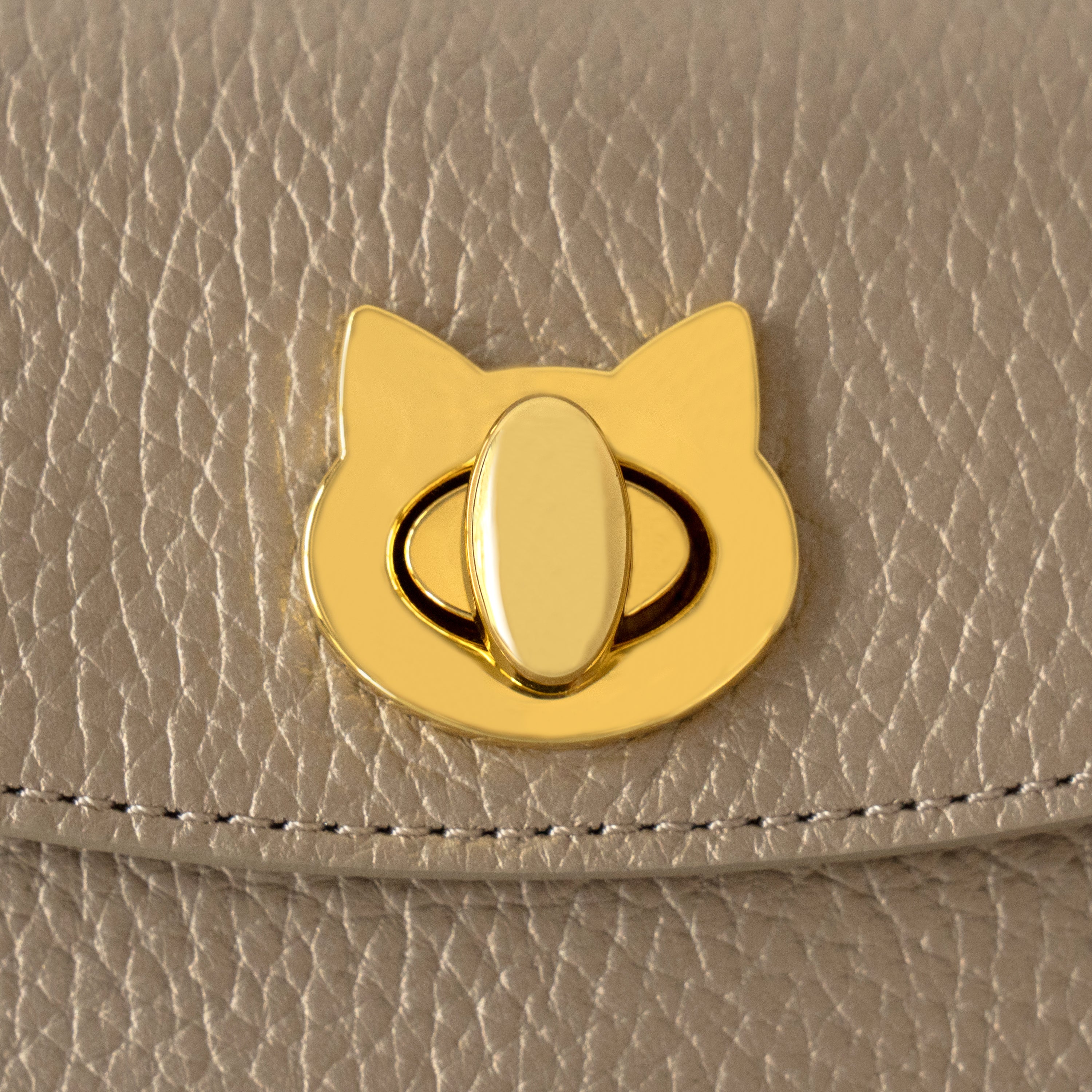 【数量限定】フラップウォレット・フルーニャ ロング    　招き猫チャーム付きSET / シャンパンゴールド