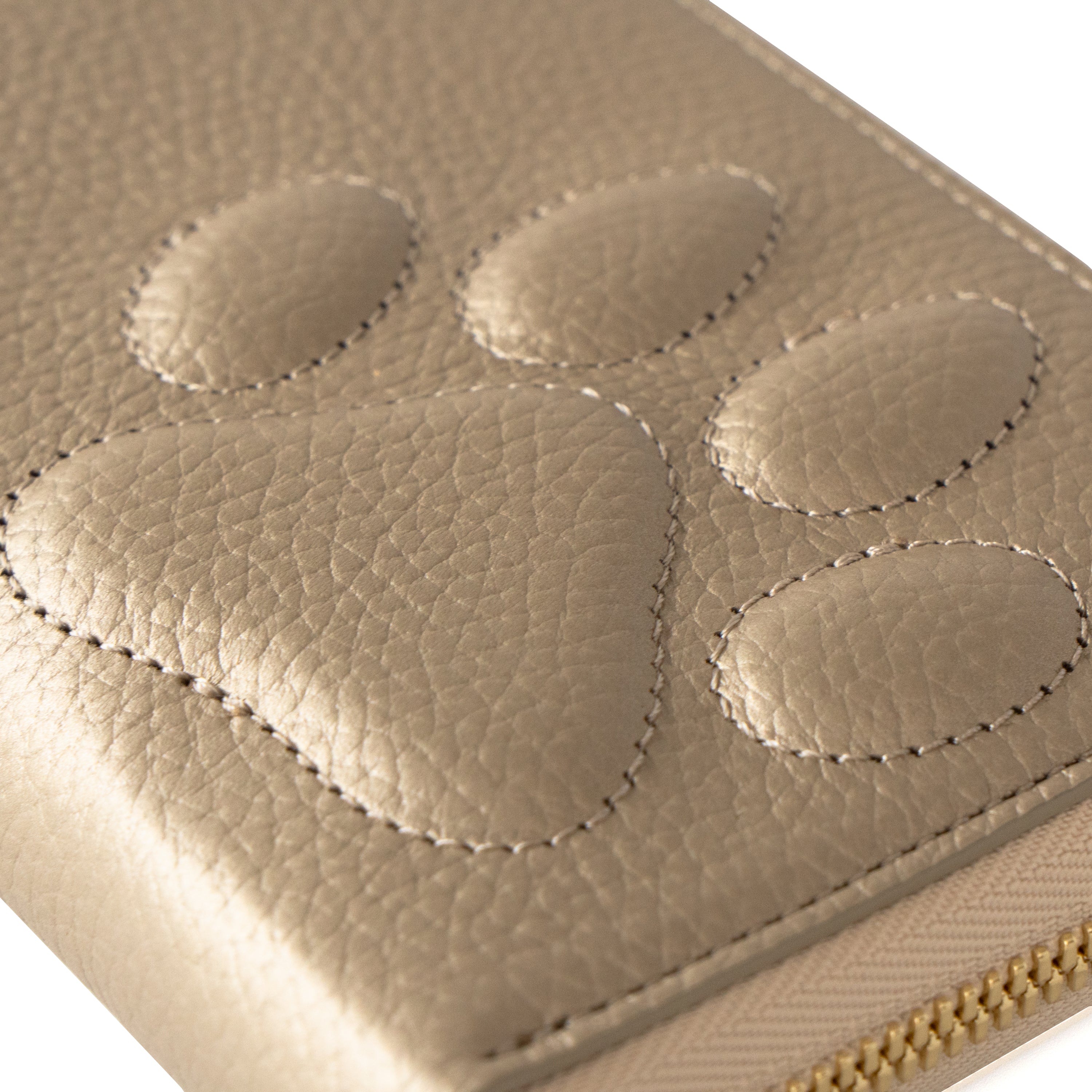 [Limited Quantity] PAW Round Zipper Long Wallet with Maneki-neko Charm Set / Champagne Gold