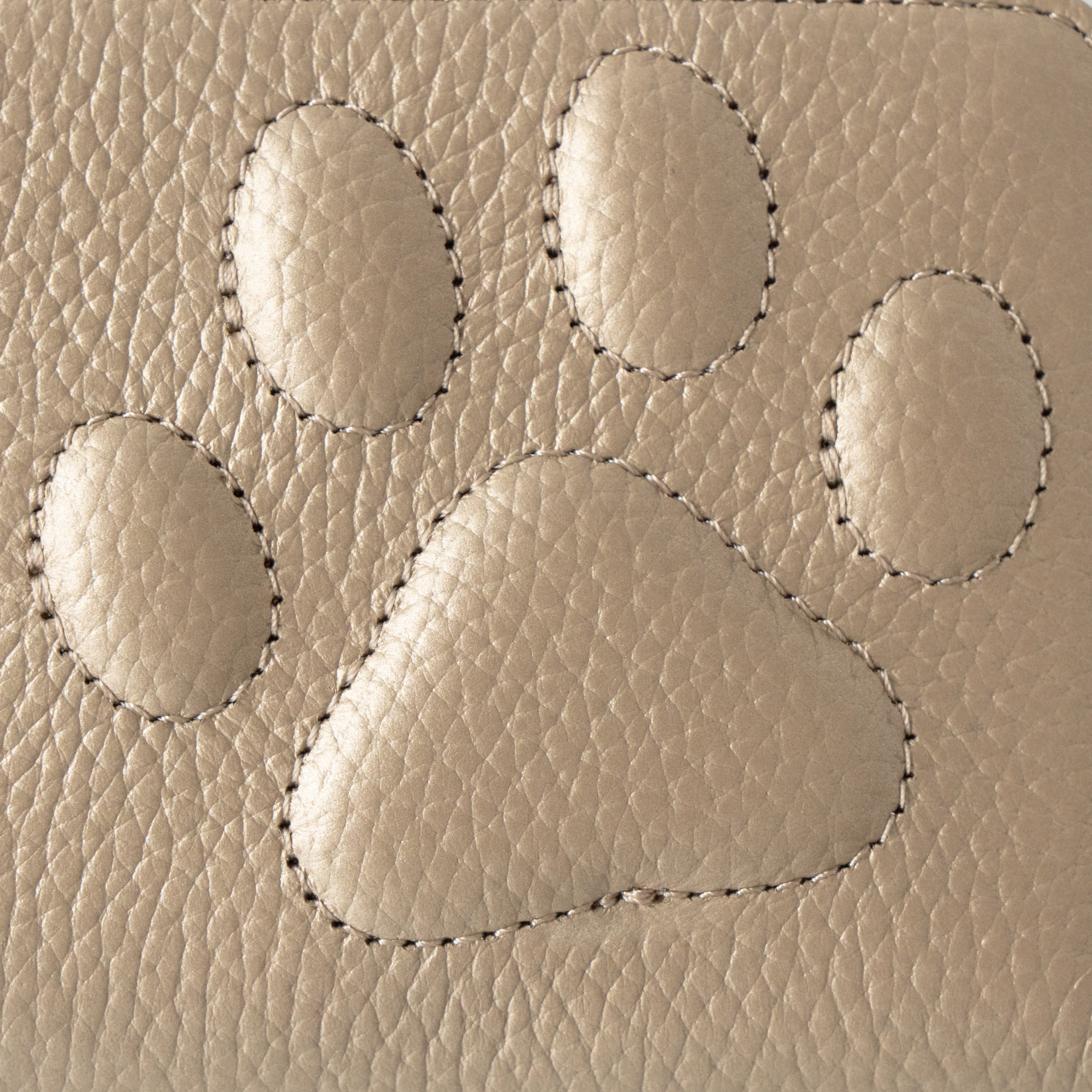 [Limited Edition] PAW Round Zipper Medium Wallet with Maneki-Neko Charm Set / Champagne Gold