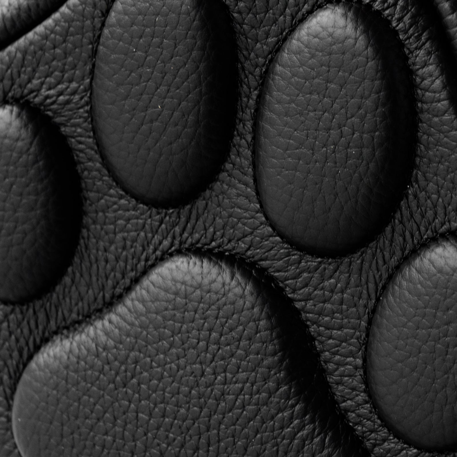 【数量限定】ショルダーバッグ  PAW (パウ)   キュイール・マッシュ / ブラック [ゴールド金具]