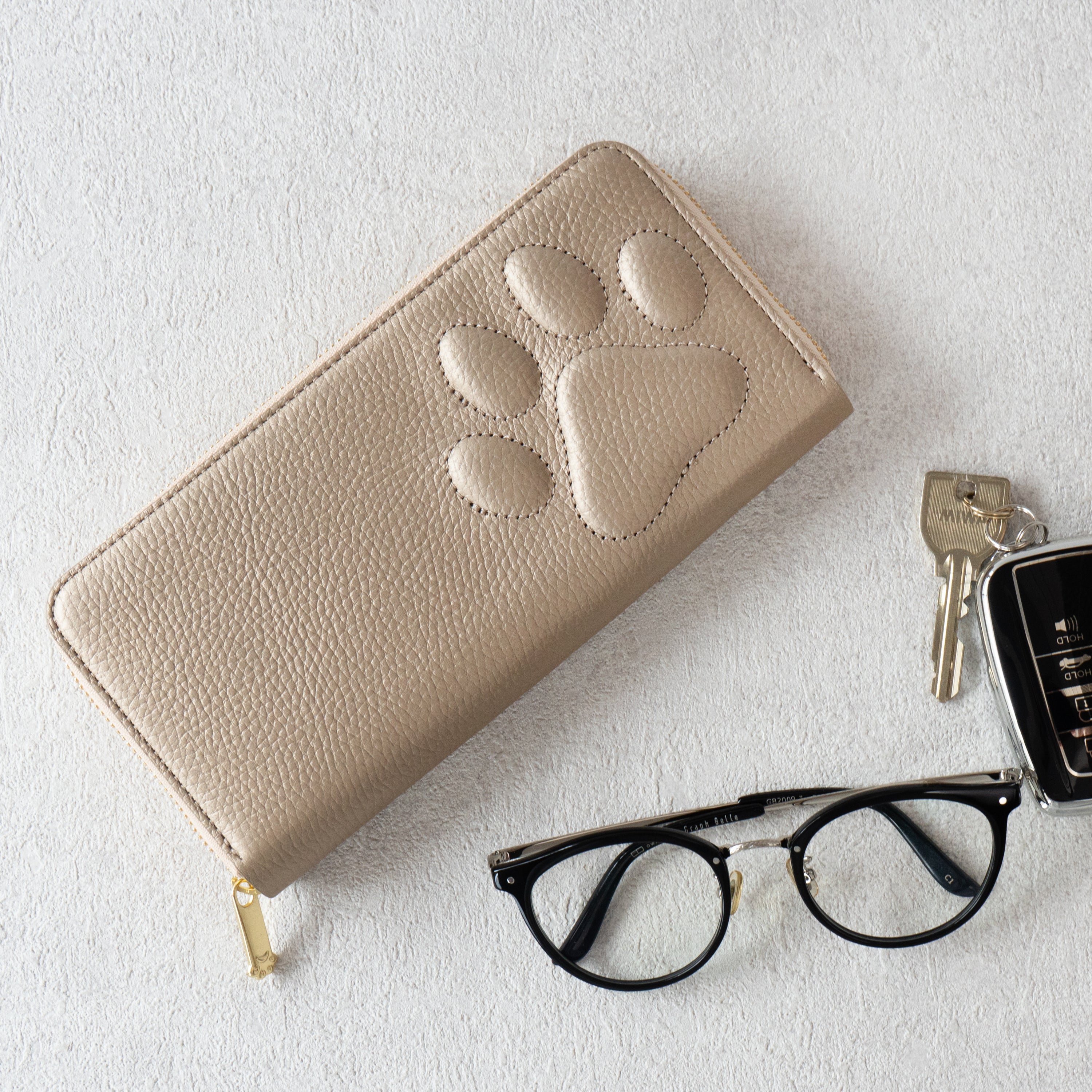 [Limited Quantity] PAW Round Zipper Long Wallet with Maneki-neko Charm Set / Champagne Gold