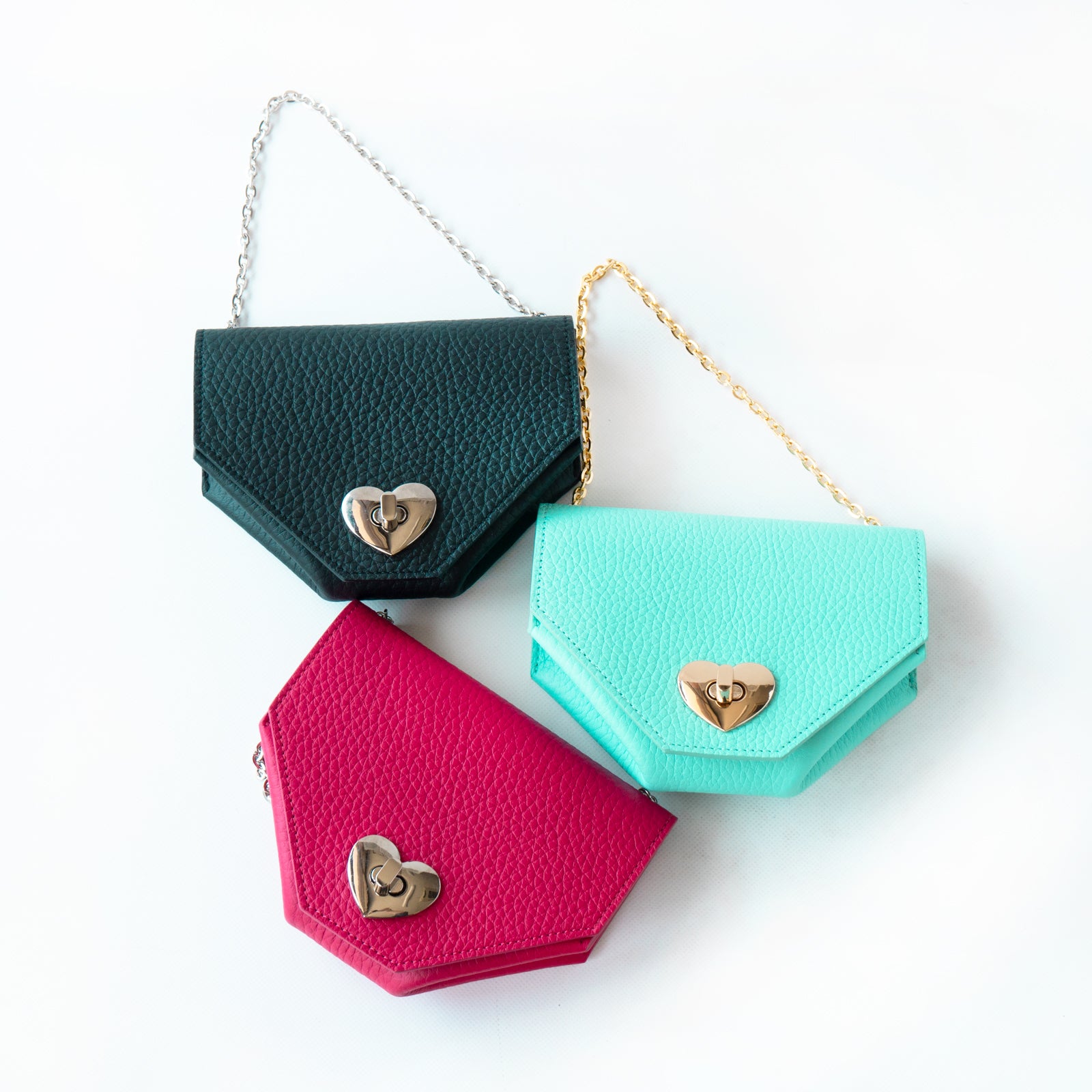 [Backside color customization available from 6/21 (Fri) to 6/30 (Sun)] Heart 2WAY pouch in Taurillon Clemence / Black