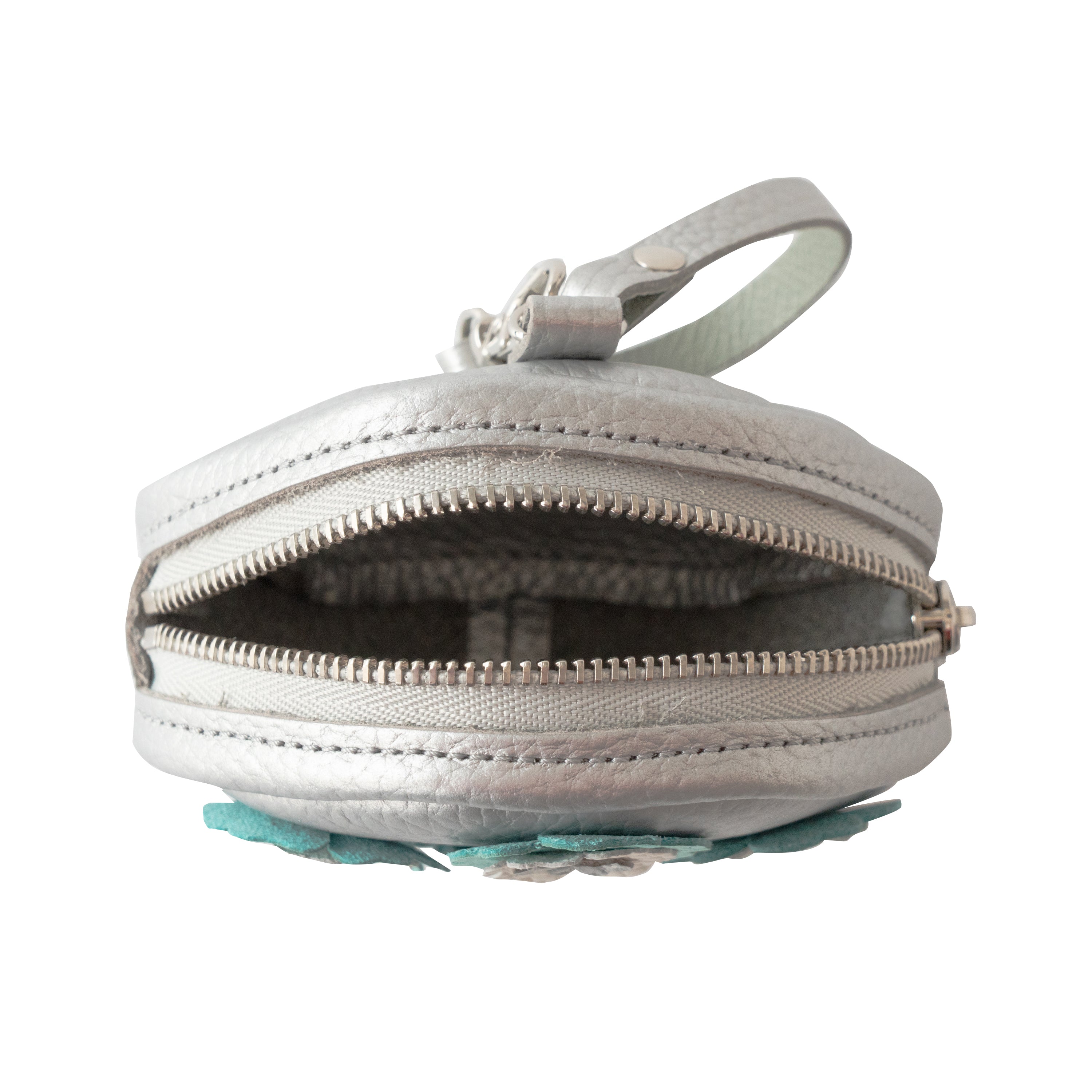 [Pre-order sales: 5/15 (Fri) 22:00 - 5/17 (Sun)] Flower Nyans Charm Pouch Cuir Mash / Silver