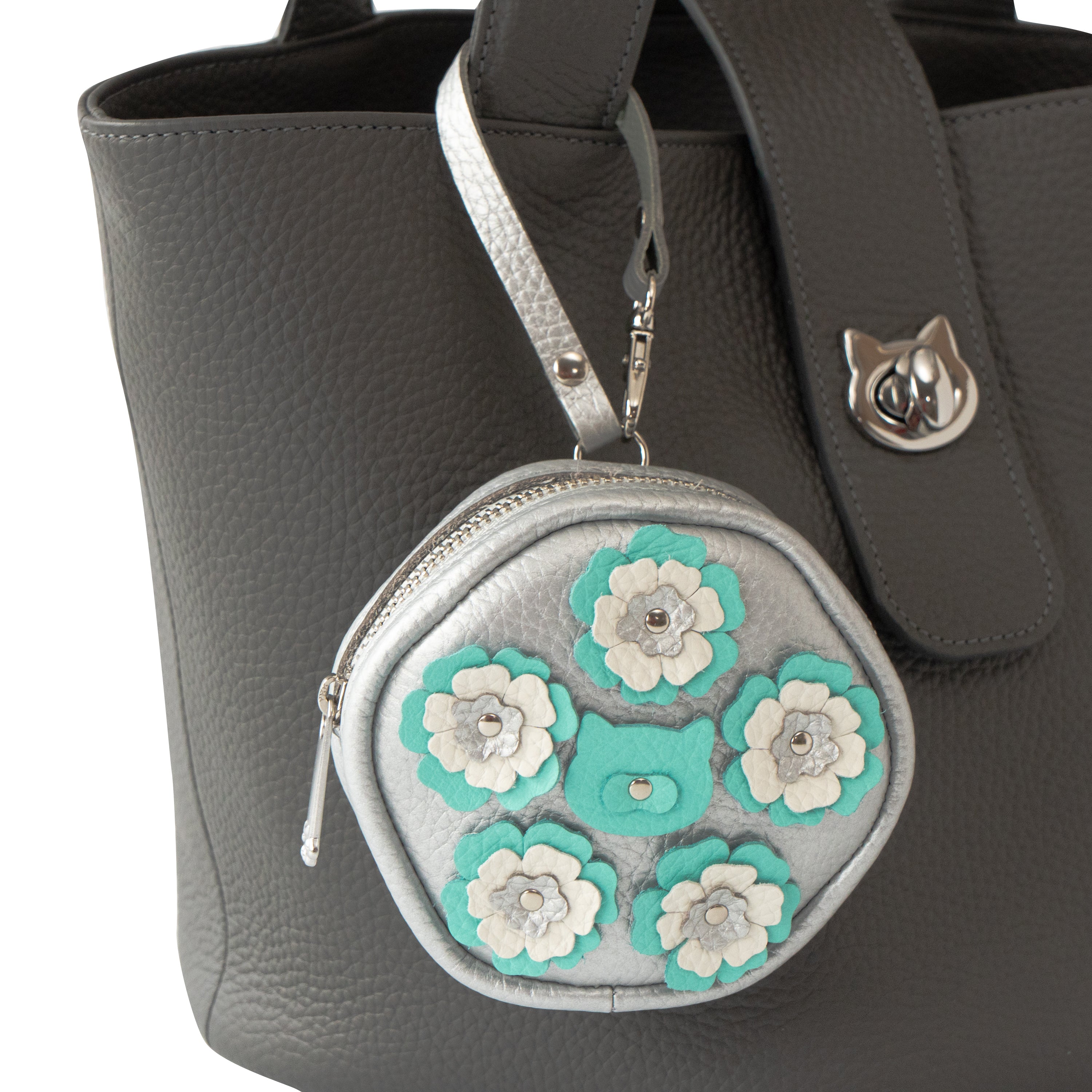 [Pre-order sales: 5/15 (Fri) 22:00 - 5/17 (Sun)] Flower Nyans Charm Pouch Cuir Mash / Silver