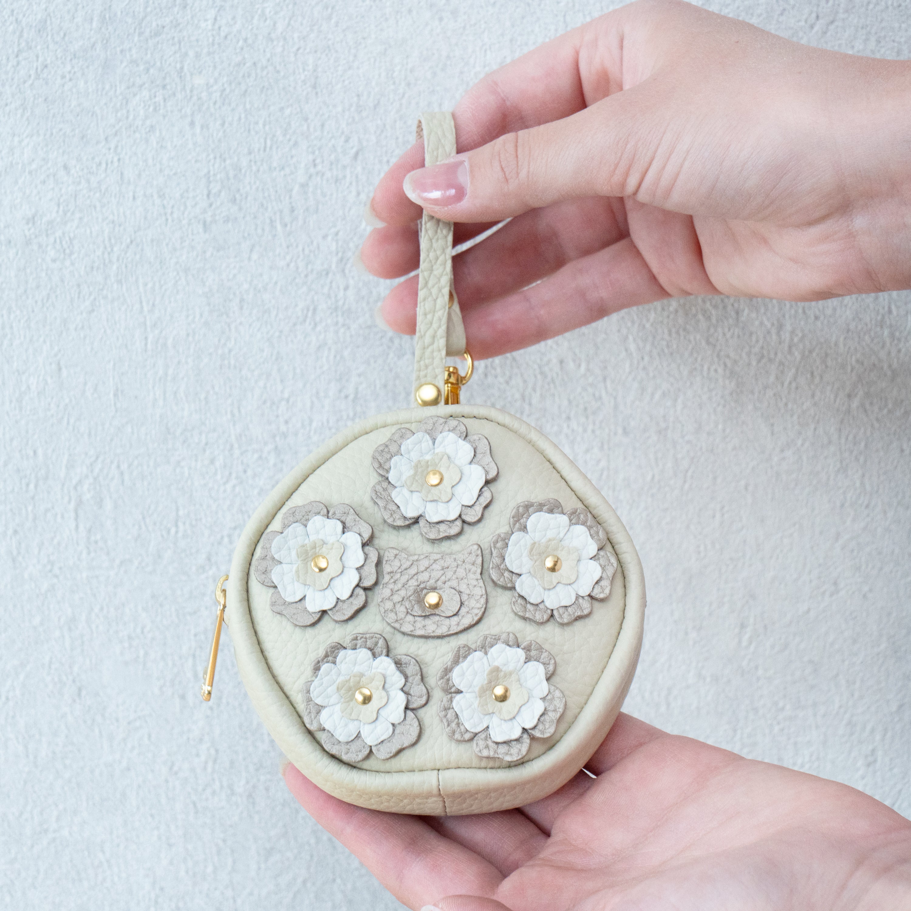 [Pre-order sales: 5/15 (Fri) 22:00 - 5/17 (Sun)] Flower Nyan Charm Pouch Cuir Mash / Meringue