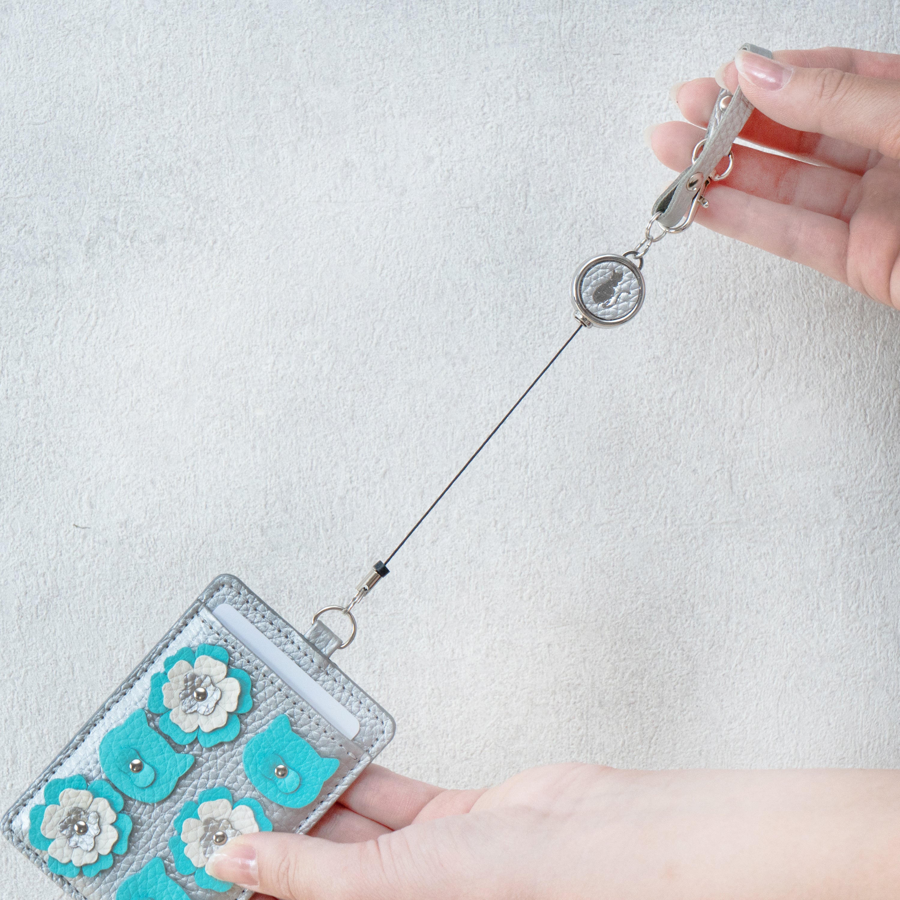 [Pre-order: May 15th (Fri) 10:00 PM - 17th (Sun)] Flower Nyan Pass Case - Cuir Mash / Silver