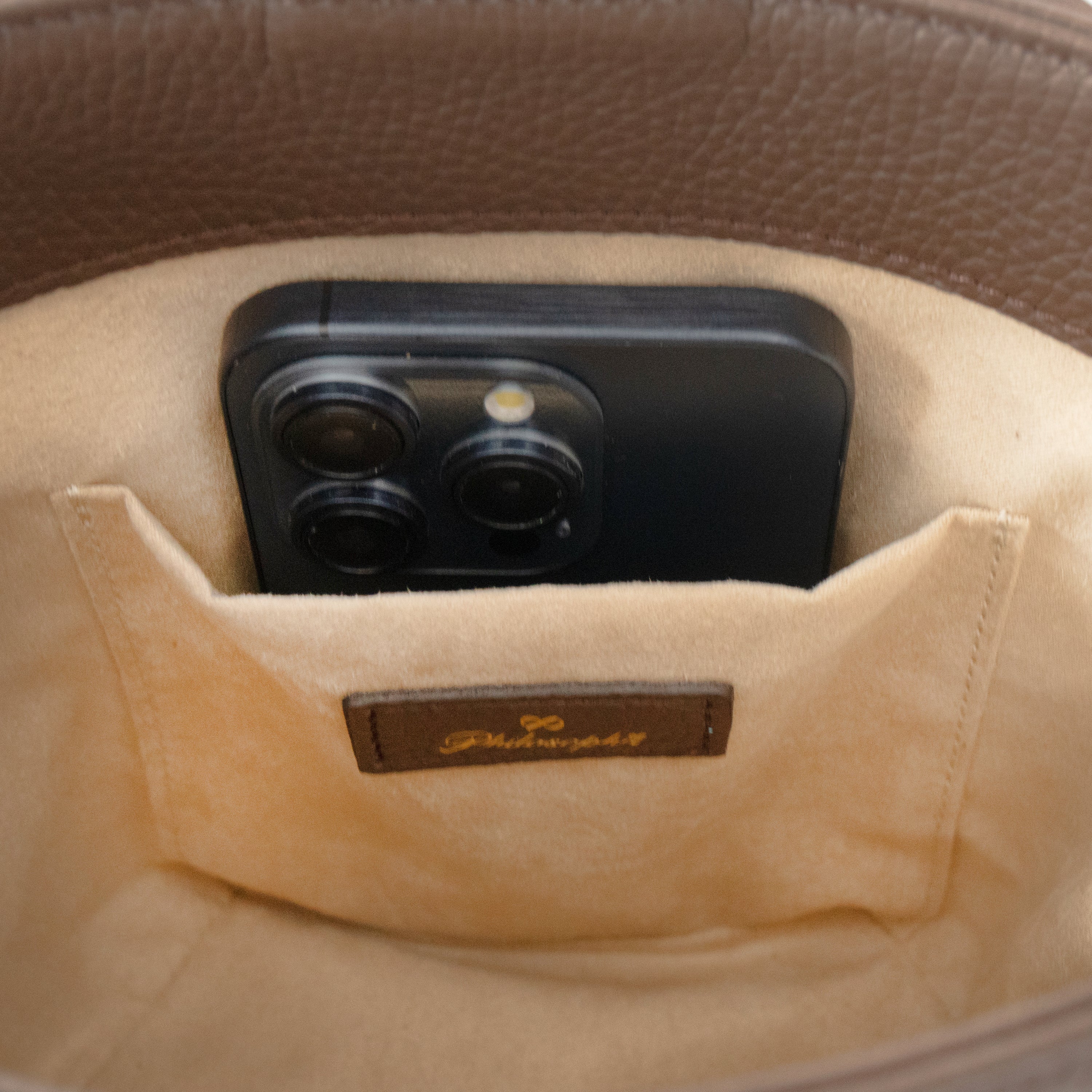 [New and Improved] Shoulder Bag PAW (Paw) Cuir Mash / Chocolate