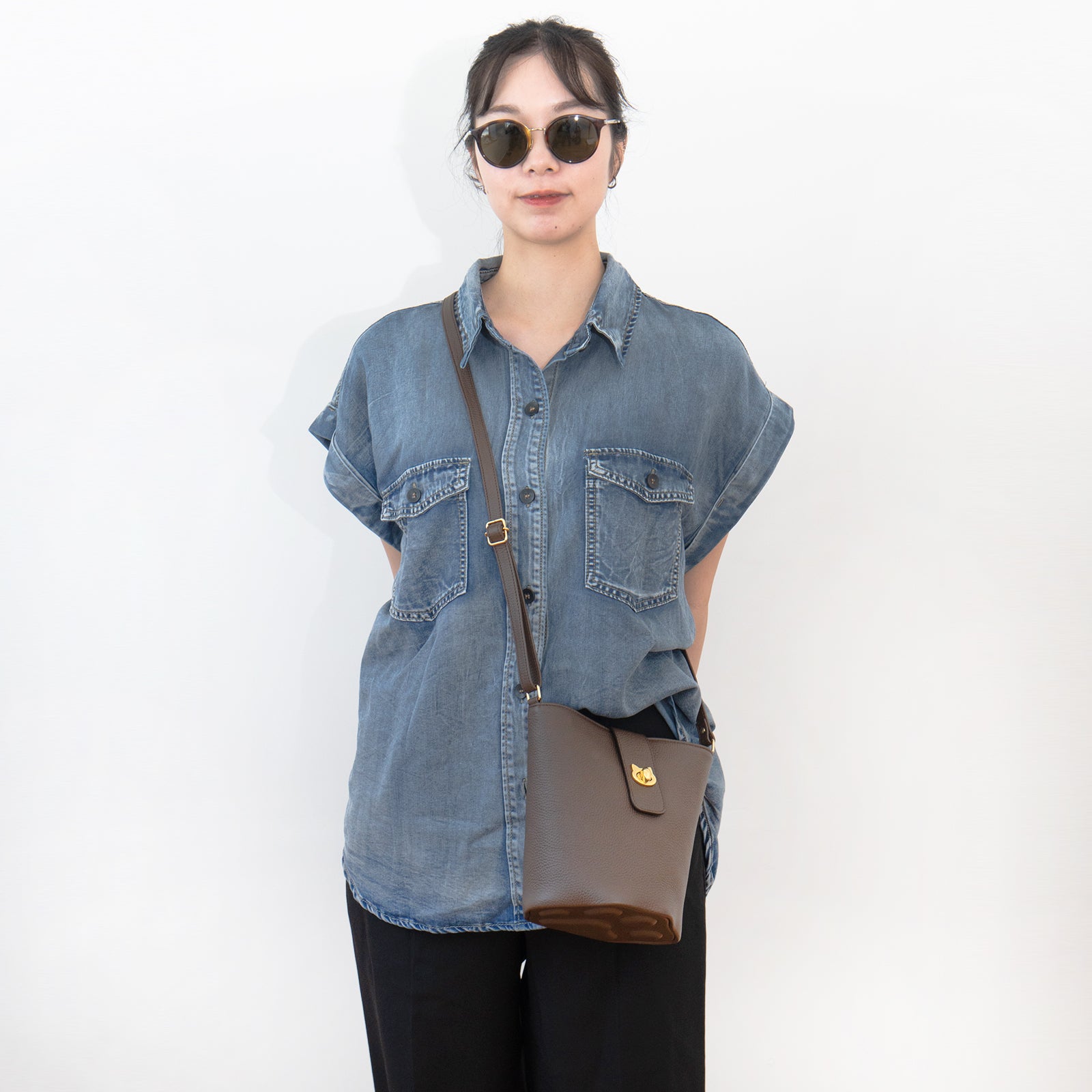 [New and Improved] Shoulder Bag PAW (Paw) Cuir Mash / Chocolate