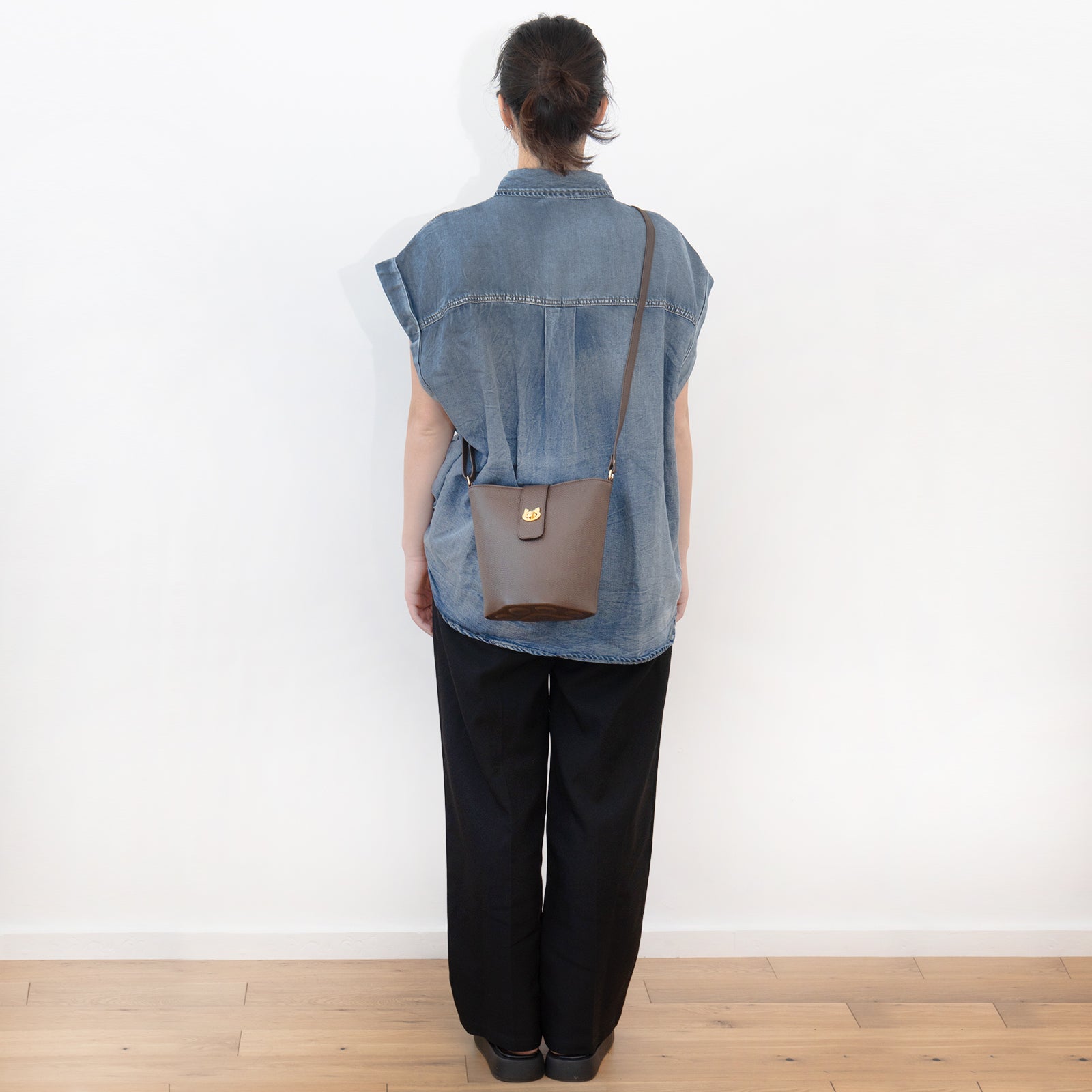 [New and Improved] Shoulder Bag PAW (Paw) Cuir Mash / Chocolate