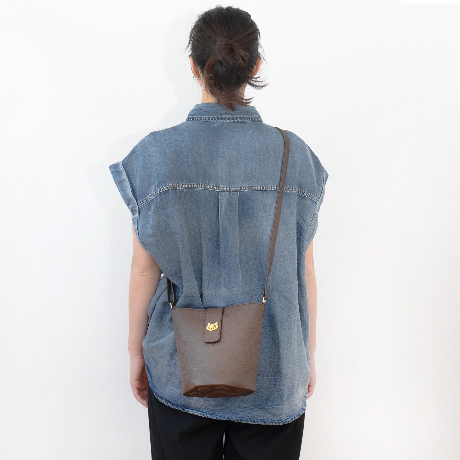 [New and Improved] Shoulder Bag PAW (Paw) Cuir Mash / Chocolate