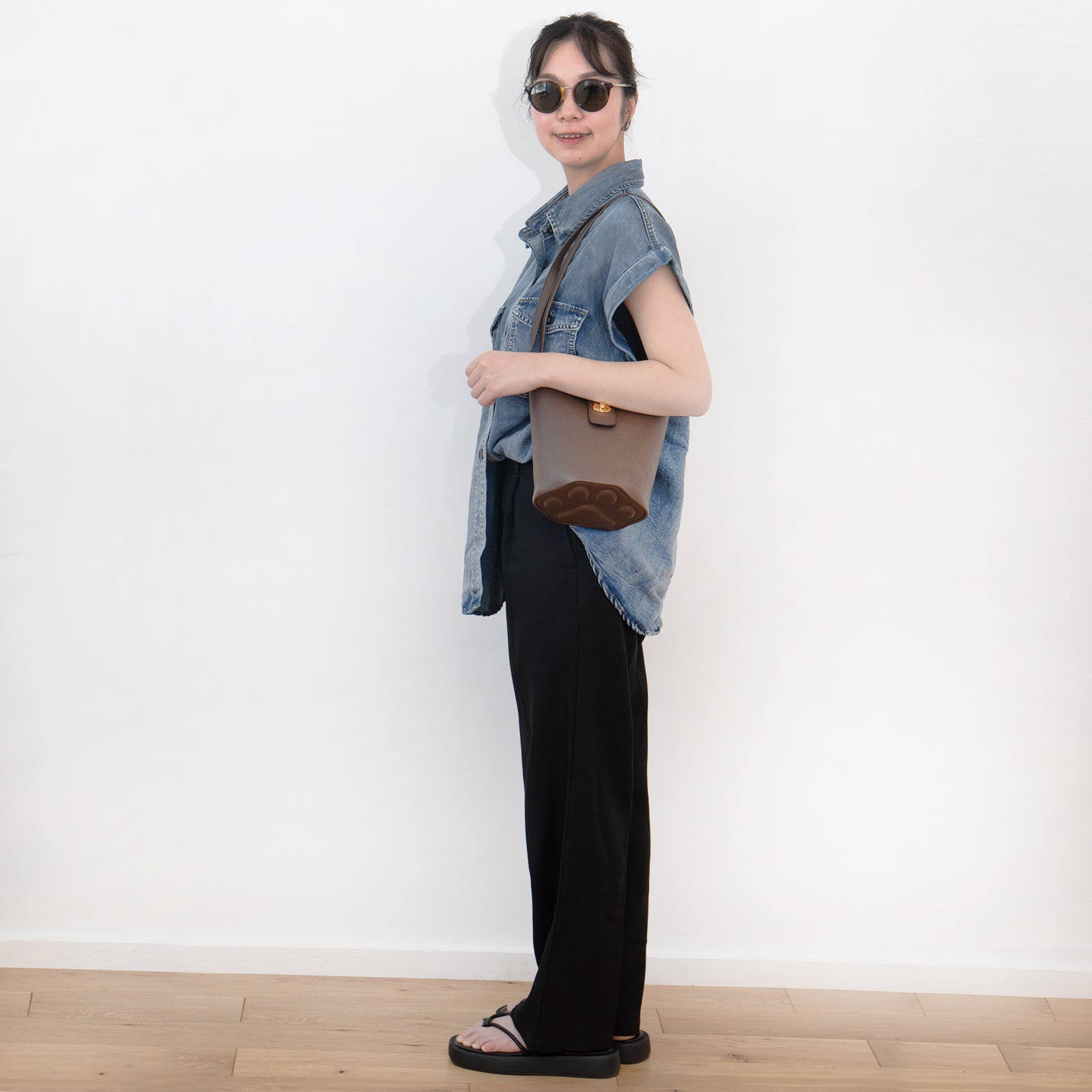 [New and Improved] Shoulder Bag PAW (Paw) Cuir Mash / Chocolate
