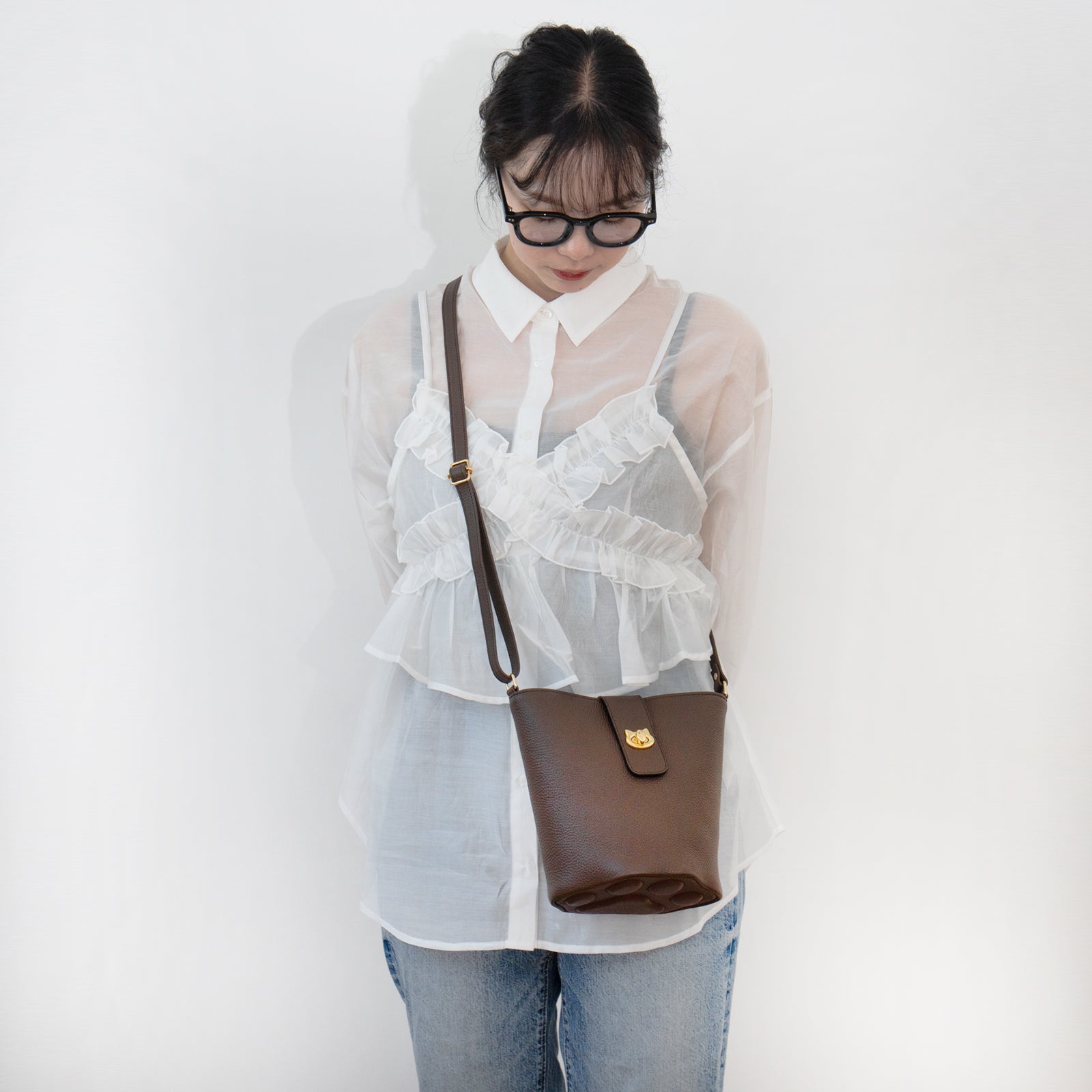 [New and Improved] Shoulder Bag PAW (Paw) Cuir Mash / Chocolate