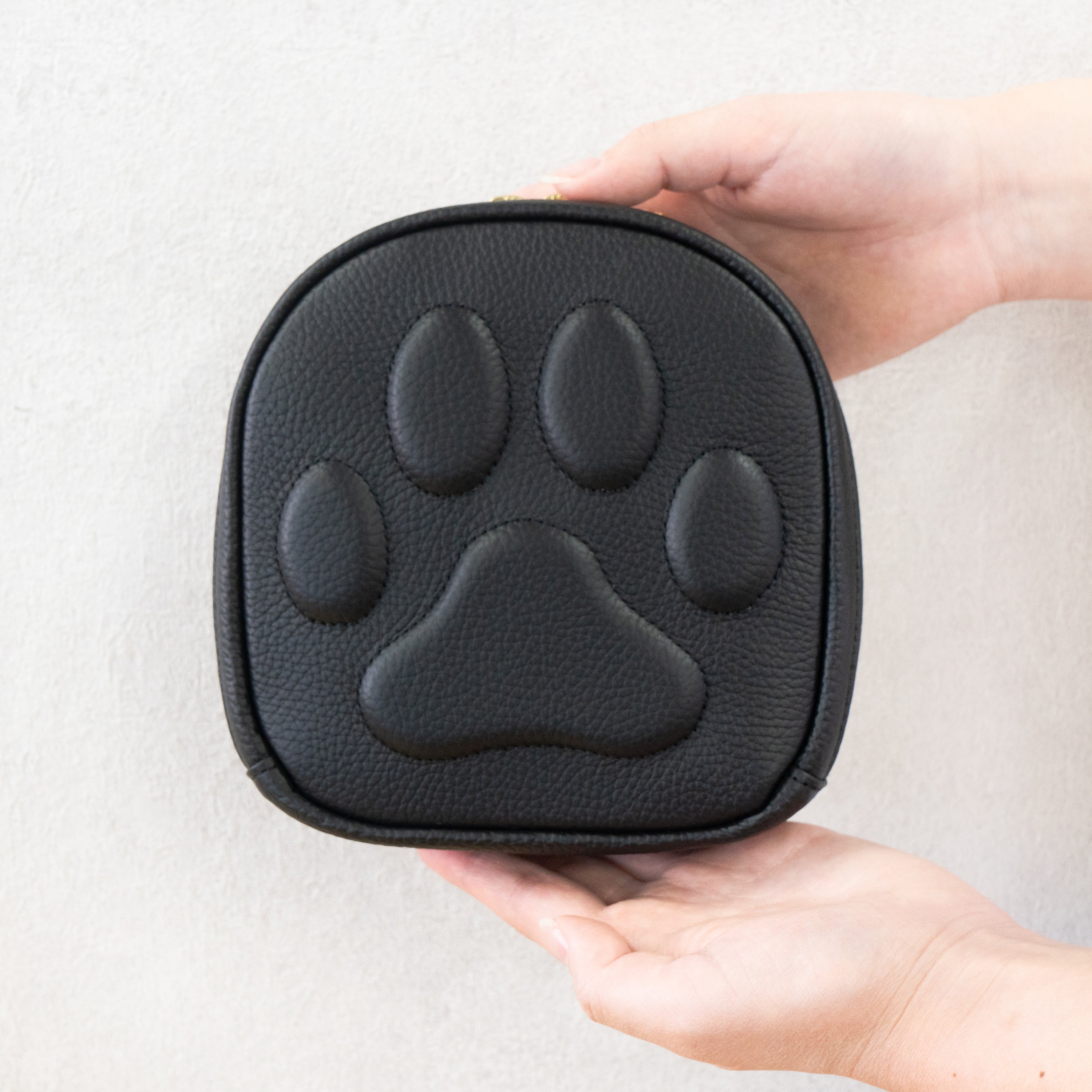 【10%OFF：5/22(金)22:00〜24(日)】PAWメイクポーチ　キュイール・マッシュ  /  ブラック