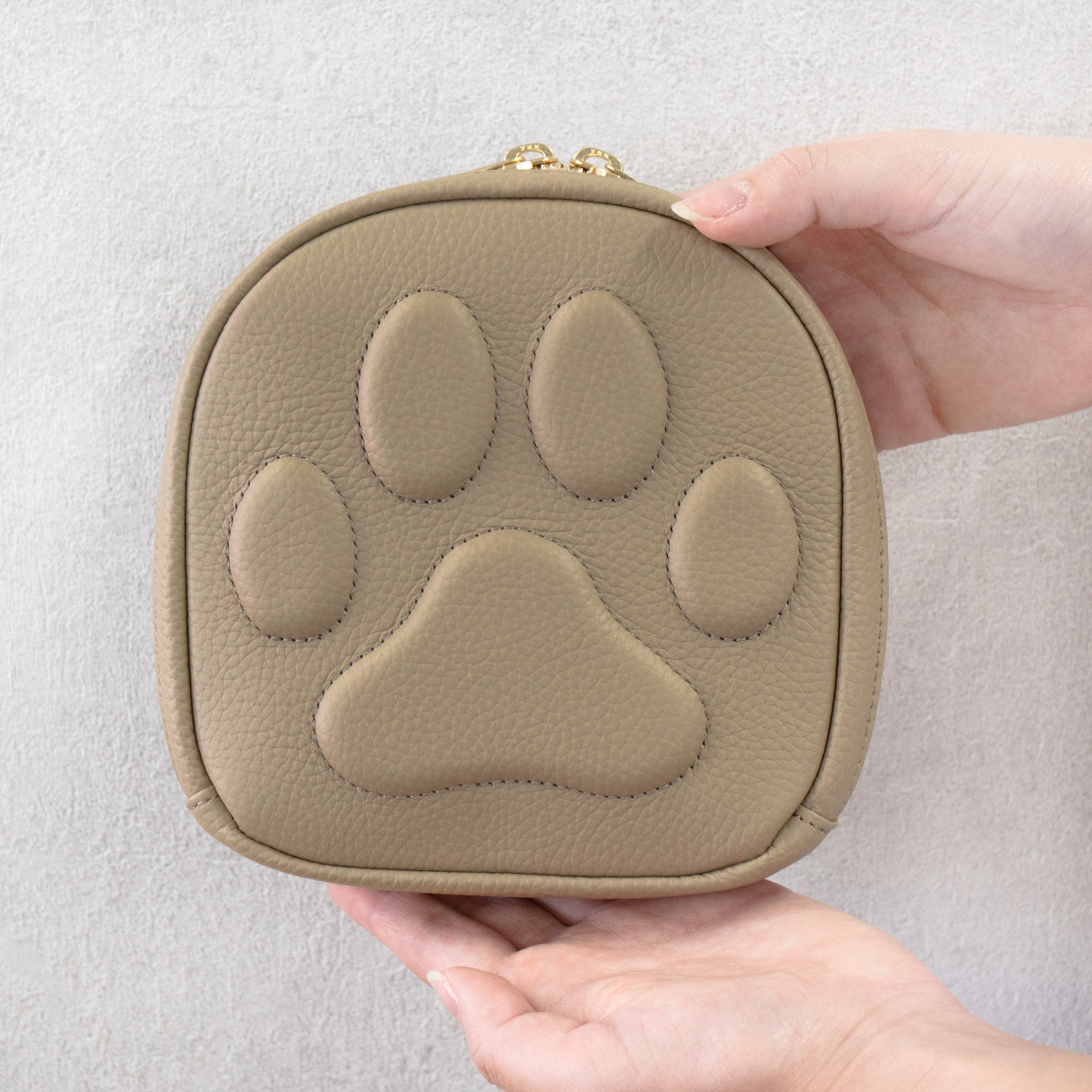 [10% OFF: Friday, May 22, 10:00 PM - Sunday, May 24] PAW Make-up Pouch - Cuir Mash / Tourterelle