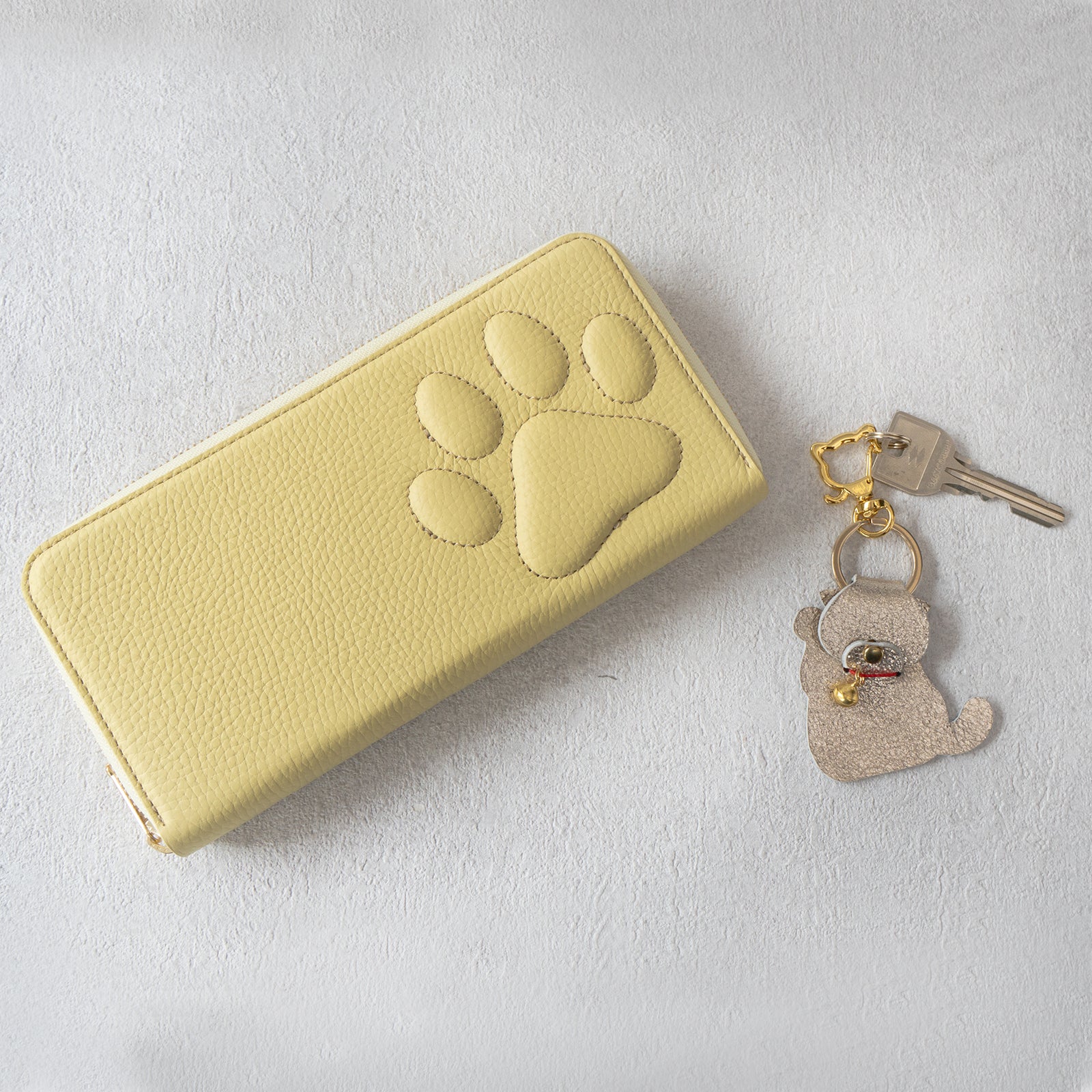 [Limited Edition] PAW Round Zip Wallet with Maneki-neko Charm Set / Jaune Poussin