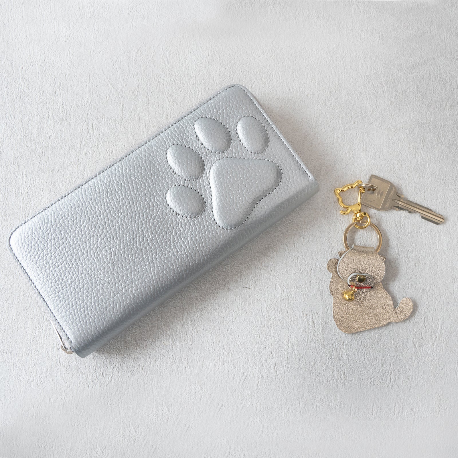 [Limited Quantity] PAW Round Zipper Long Wallet with Maneki-neko Charm Set / Silver