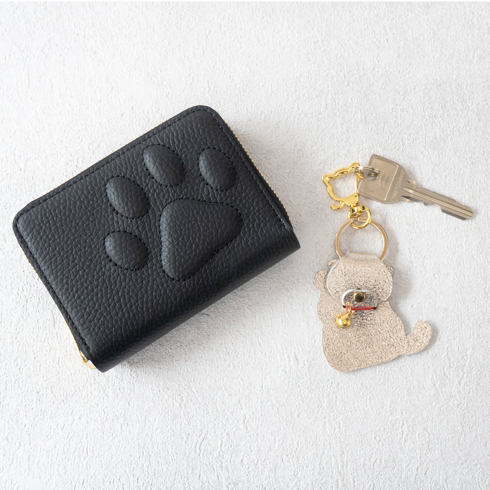Limited Edition: PAW Round Zipper Medium Wallet Lucky Cat Charm Set / Black [Selectable Hardware]