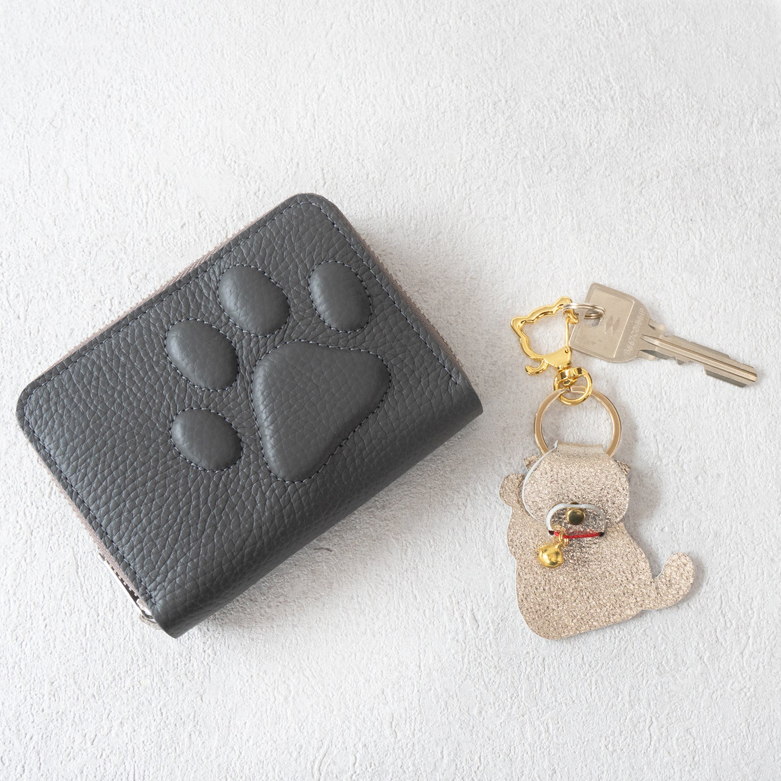 [Limited Quantity] PAW Round Zipper Mid Wallet with Maneki-Neko Charm Set / Graphite