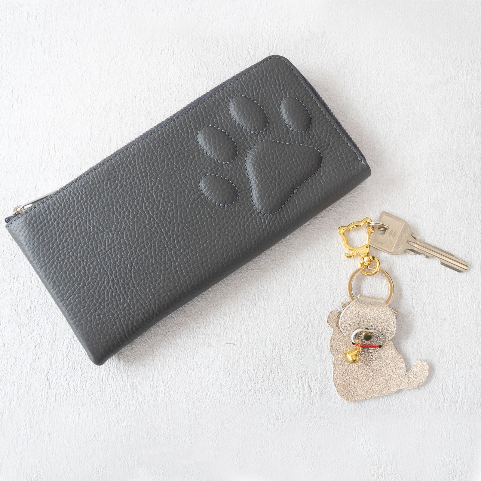 [Limited Edition] PAW L-Shaped Zipper Long Wallet with Maneki Neko Charm Set / Graphite