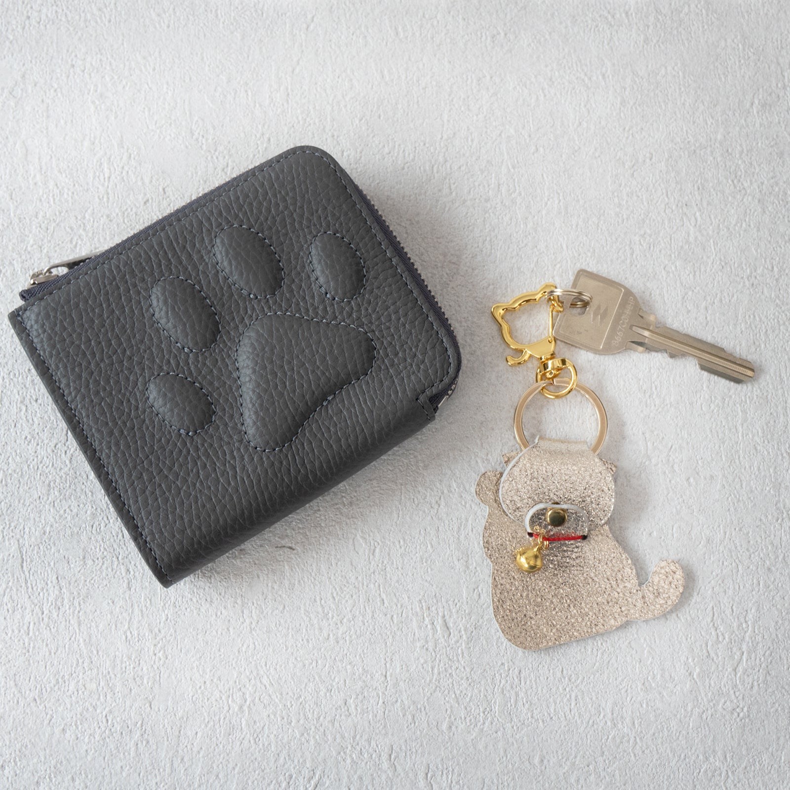 [Limited Edition] PAW L-Shaped Zipper Mini Wallet with Maneki Neko Charm Set / Graphite