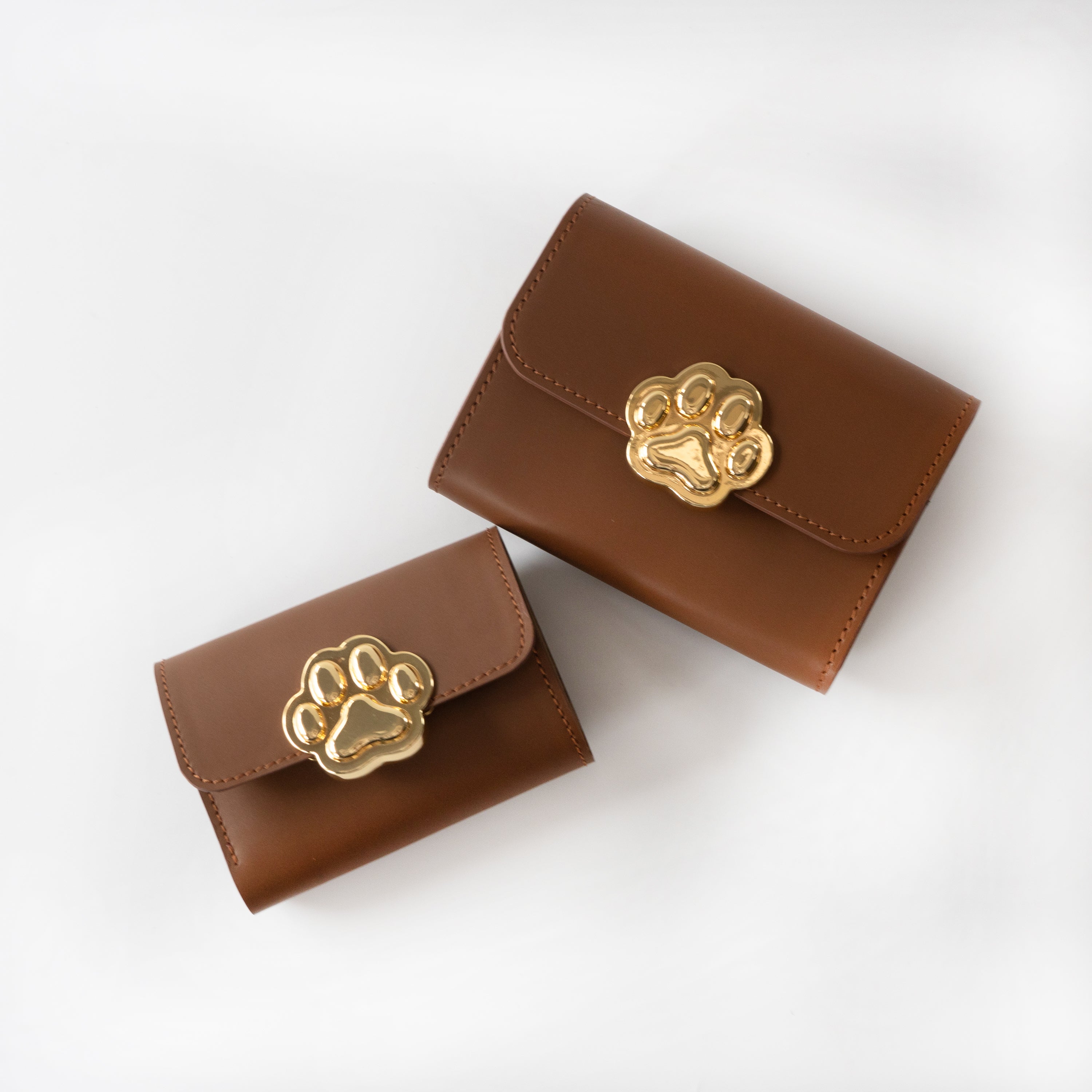 [Early Bird Discount Available] [Made to Order: June 5 (Fri) 10:00 PM - June 14 (Sun)] PAW Plate Mid-Wallet / Camel