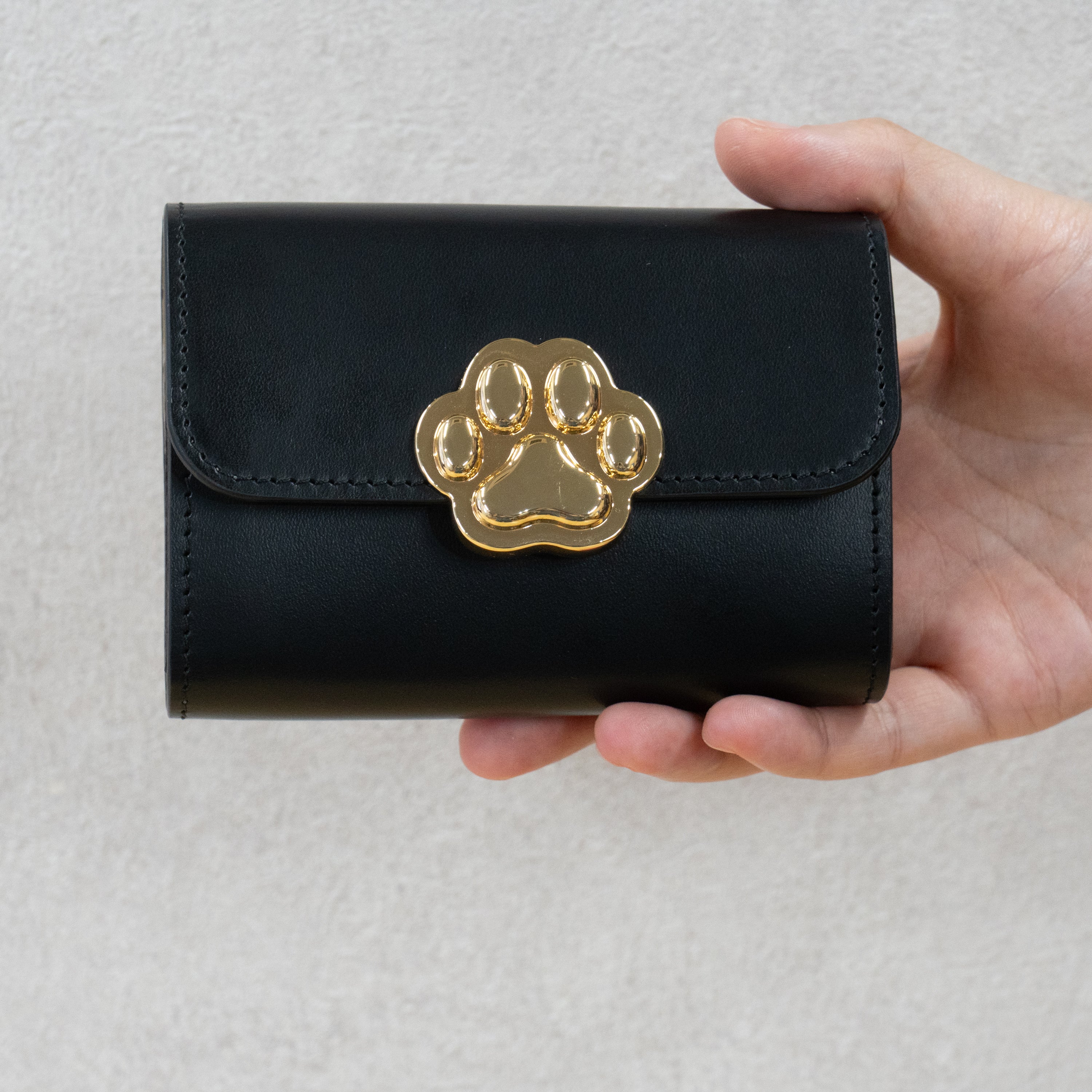 Early bird discount available. Pre-order: June 5 (Fri) 22:00 - June 14 (Sun). PAW Plate Mid Wallet / Black