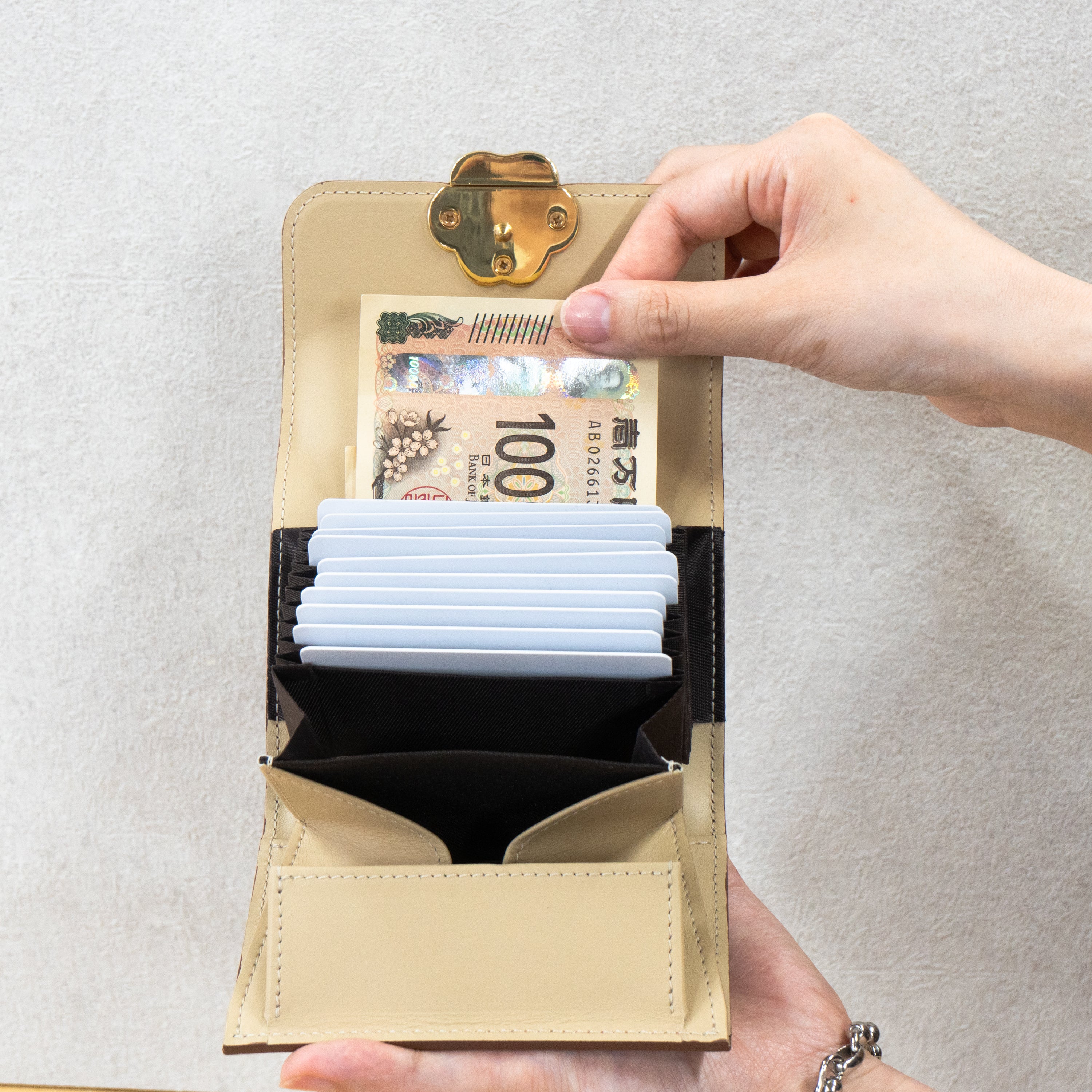 [Early Bird Discount Available] [Made to Order: June 5 (Fri) 10:00 PM - June 14 (Sun)] PAW Plate Mid-Wallet / Camel