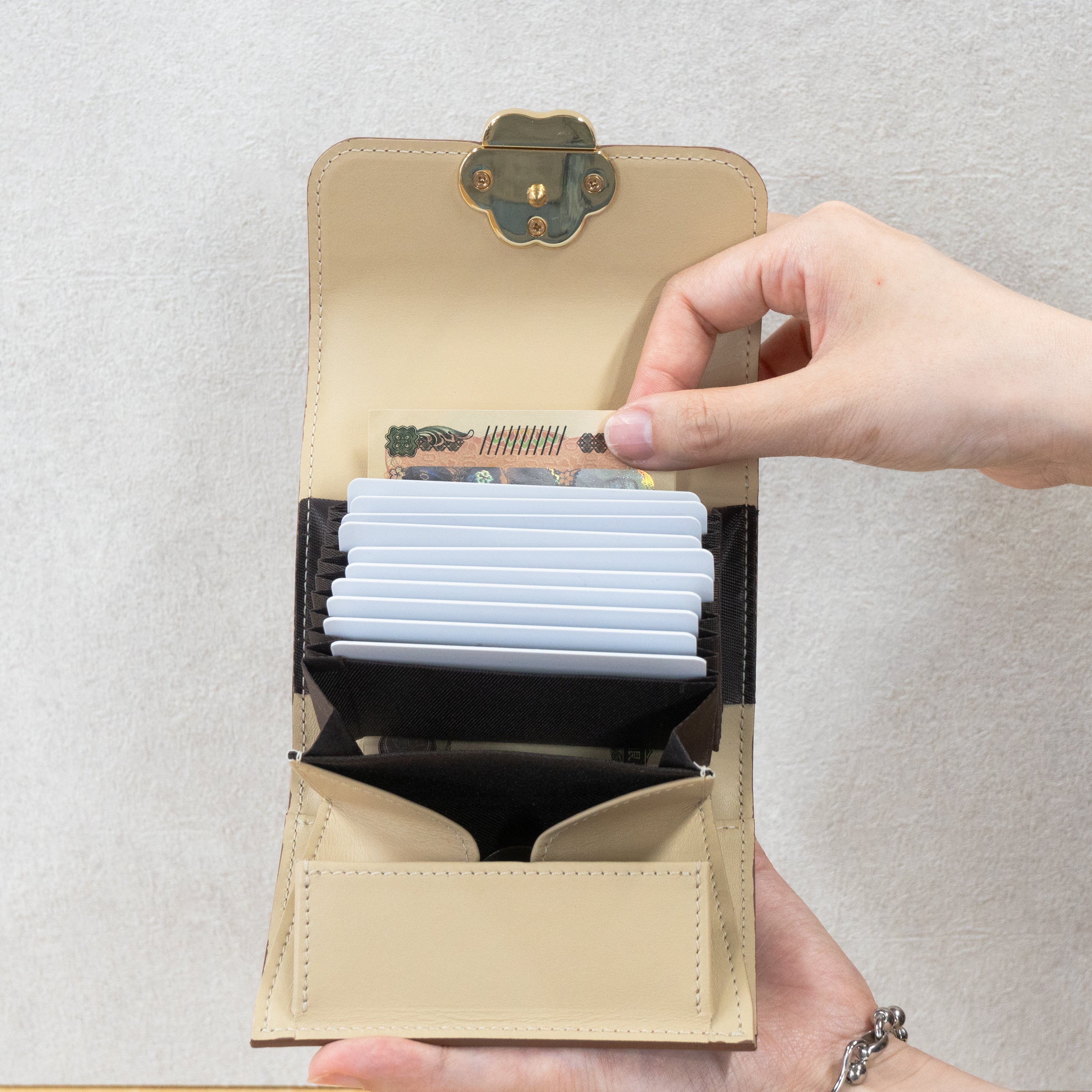 [Early Bird Discount Available] [Made to Order: June 5 (Fri) 10:00 PM - June 14 (Sun)] PAW Plate Mid-Wallet / Camel