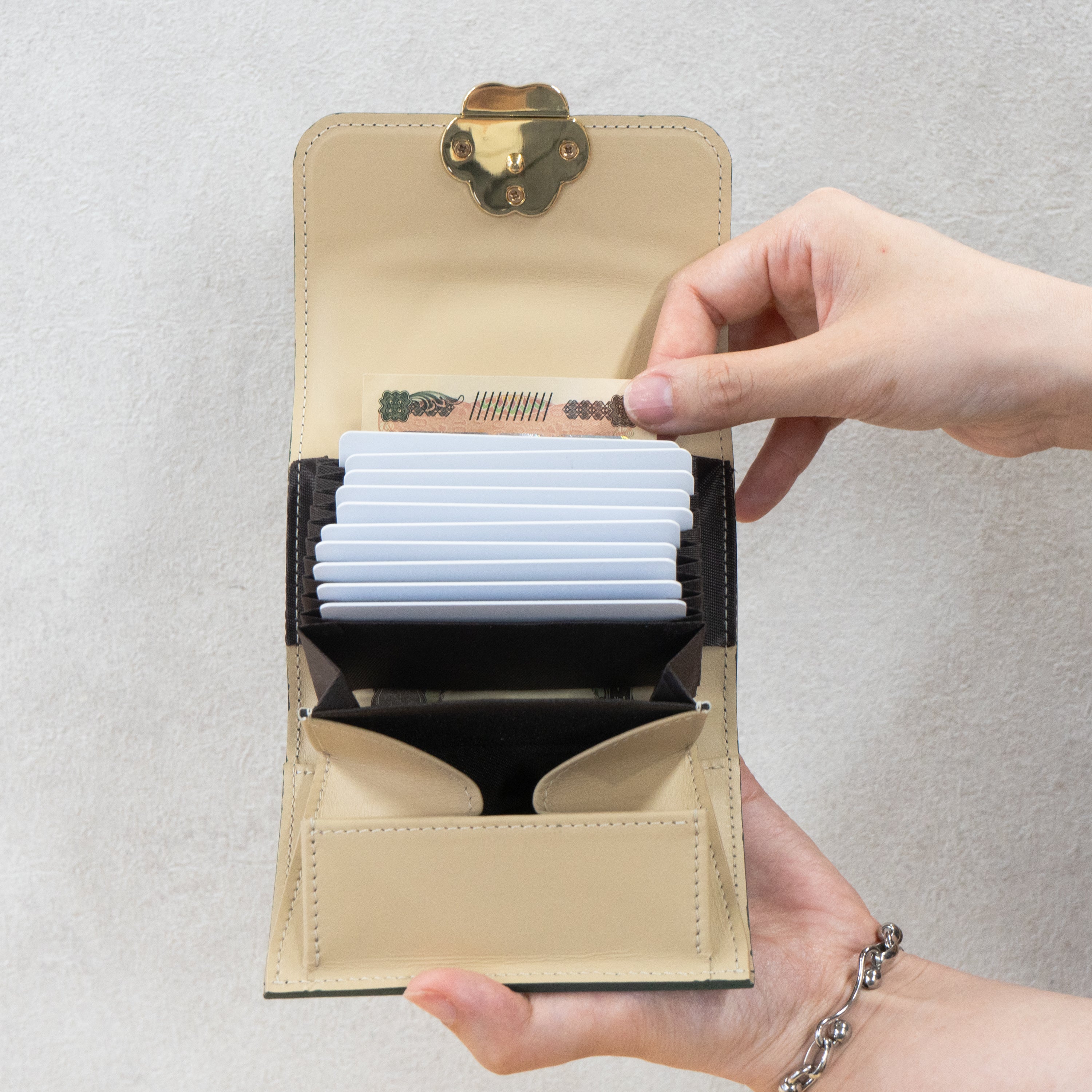 [Early Bird Discount Available] [Made to Order: June 5 (Fri) 22:00 - June 14 (Sun)] PAW Plate Mid-Wallet / Emerald