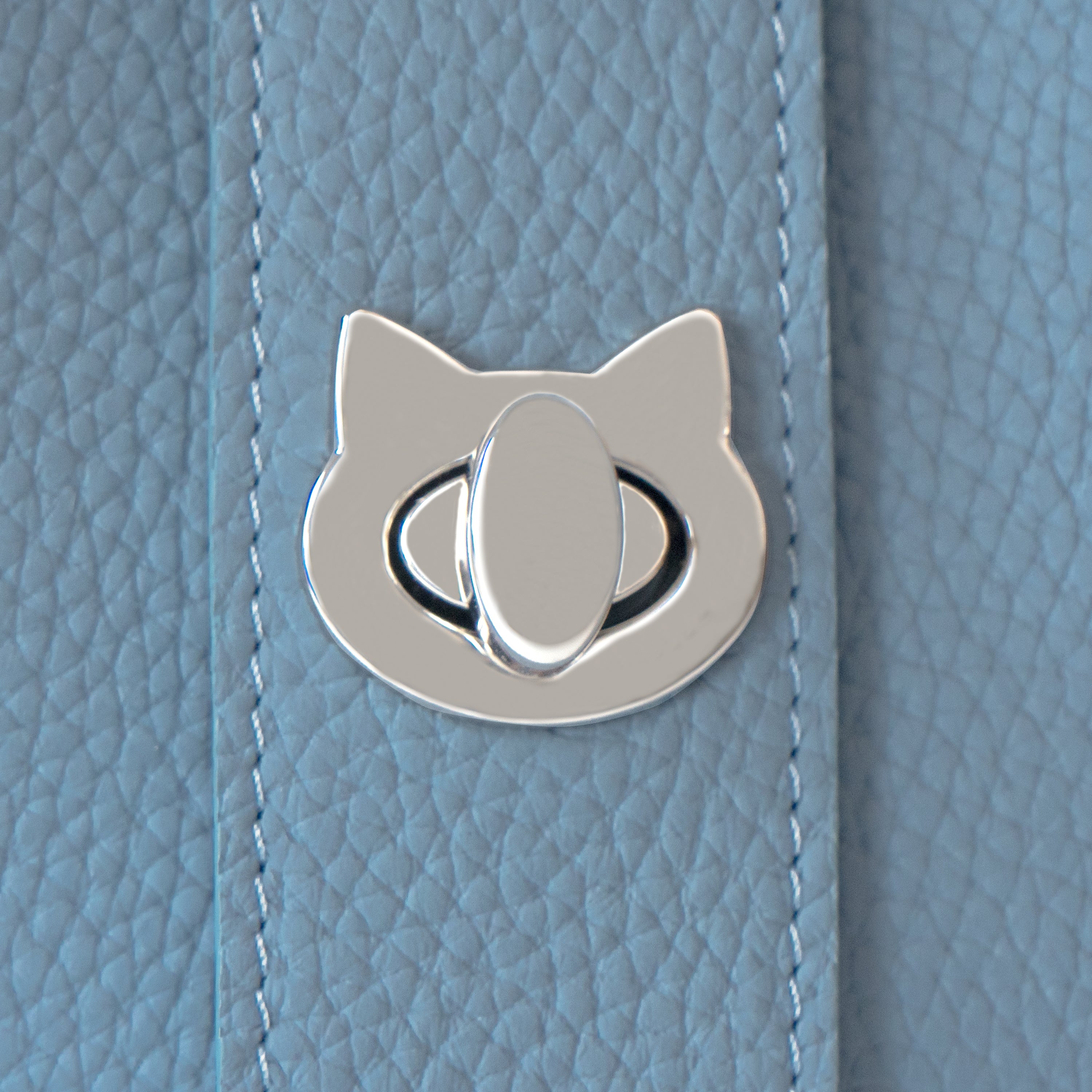 【限定カラー】【送料無料】チェーンショルダー付きミニバッグ・PAW　キュイール・マッシュ  / サックスブルー(シルバー金具)