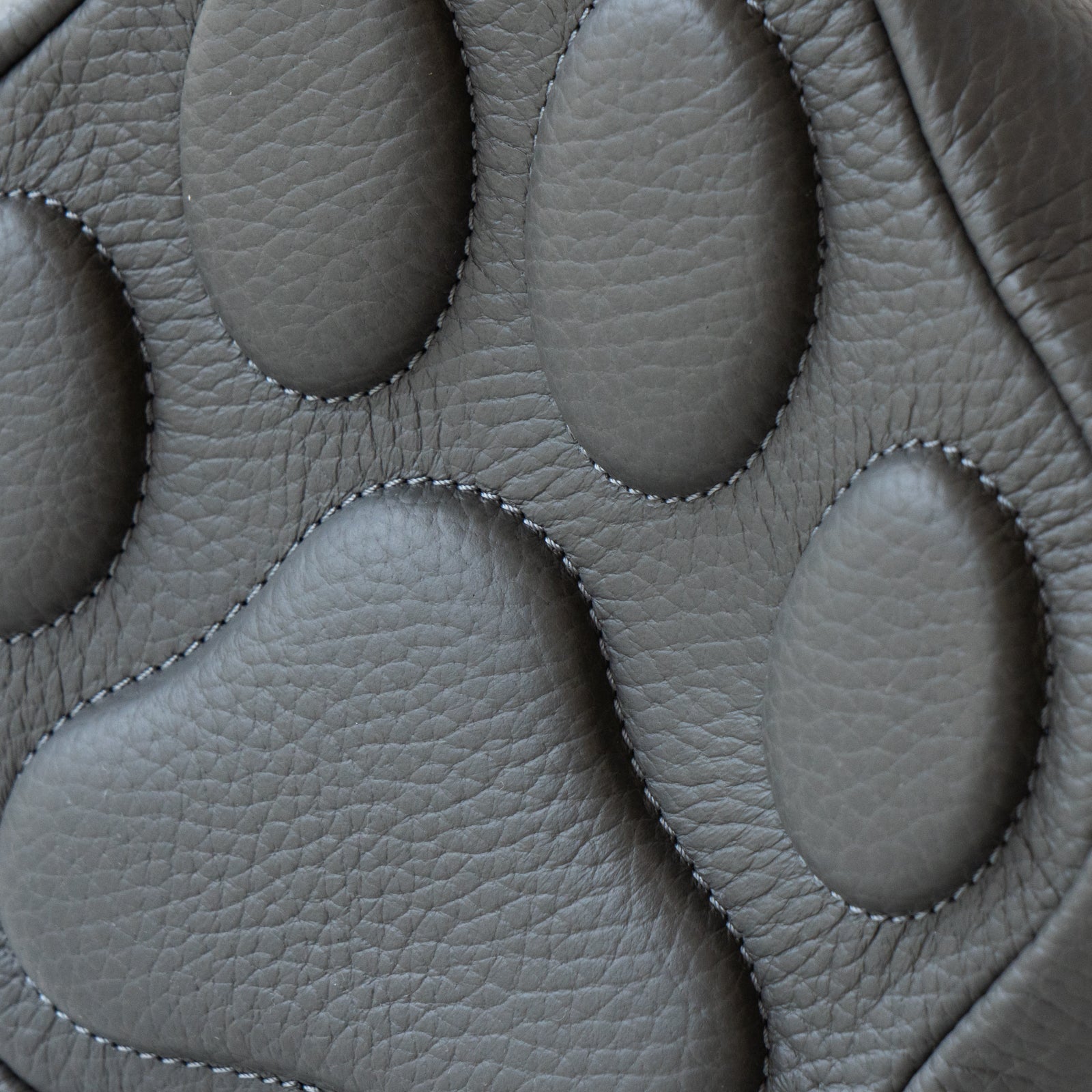【数量限定】ショルダーバッグ  PAW (パウ)   キュイール・マッシュ / グラファイト