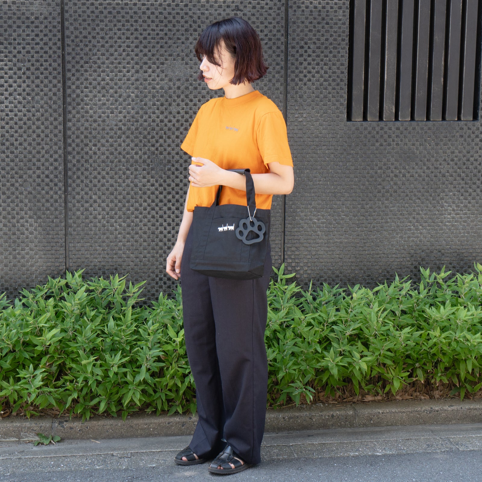 [8/8 (Thu) International Cat Day - One-day only - Made-to-order sale] Cotton cat tote with big paw charm / Black x Black